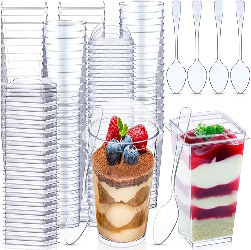 Nuogo Mini tazas de postre de 3 onzas con tapas y cucharas, tazas de postre de plástico transparente, tazas cuadradas de parfait con tapas,