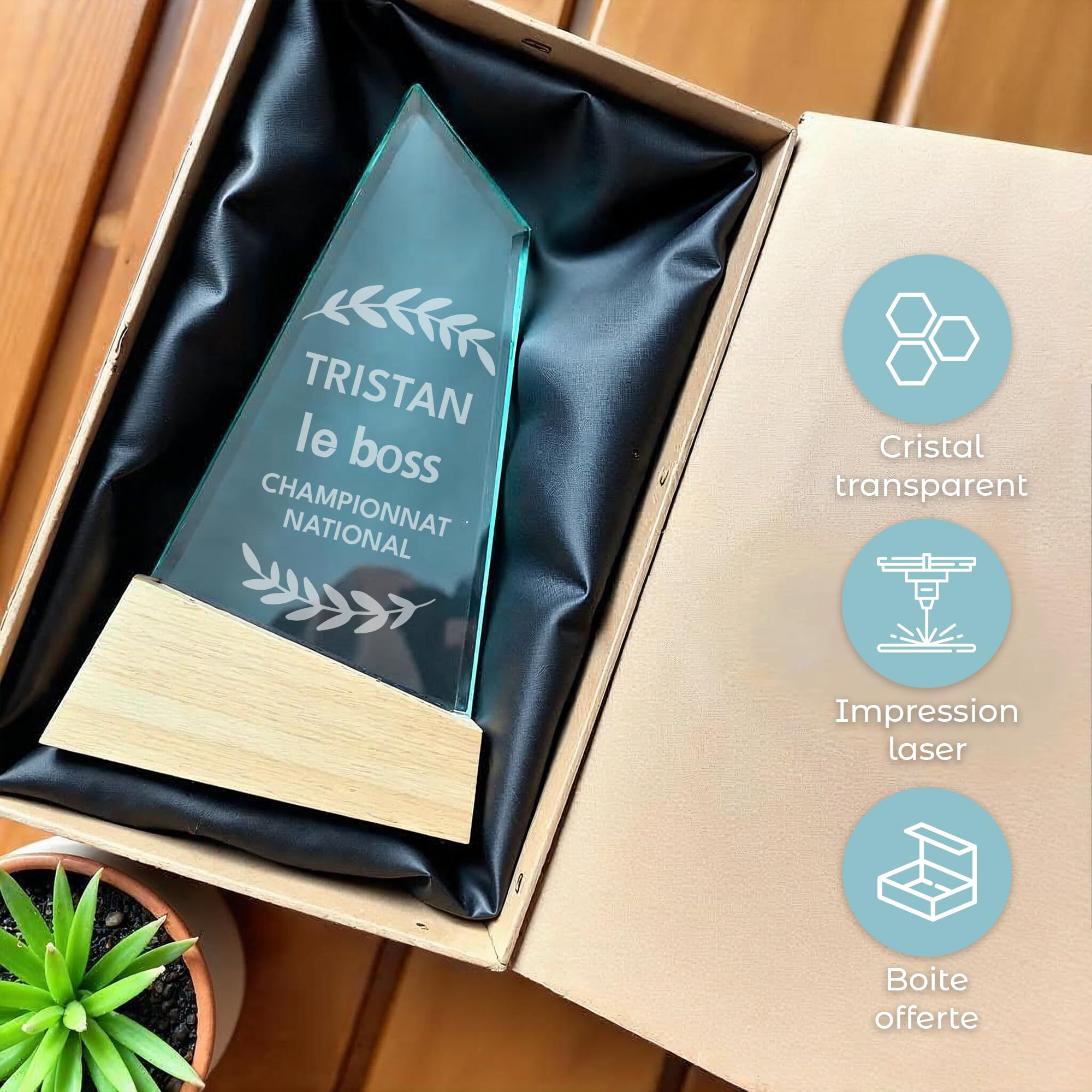 KDO MAGIC - Trophée Personnalisable Base en Bois - Coffret Cadeau Inclus - Verre gravé - Texte, prénom ou Date gravé - Retraite, Récompense, Sport