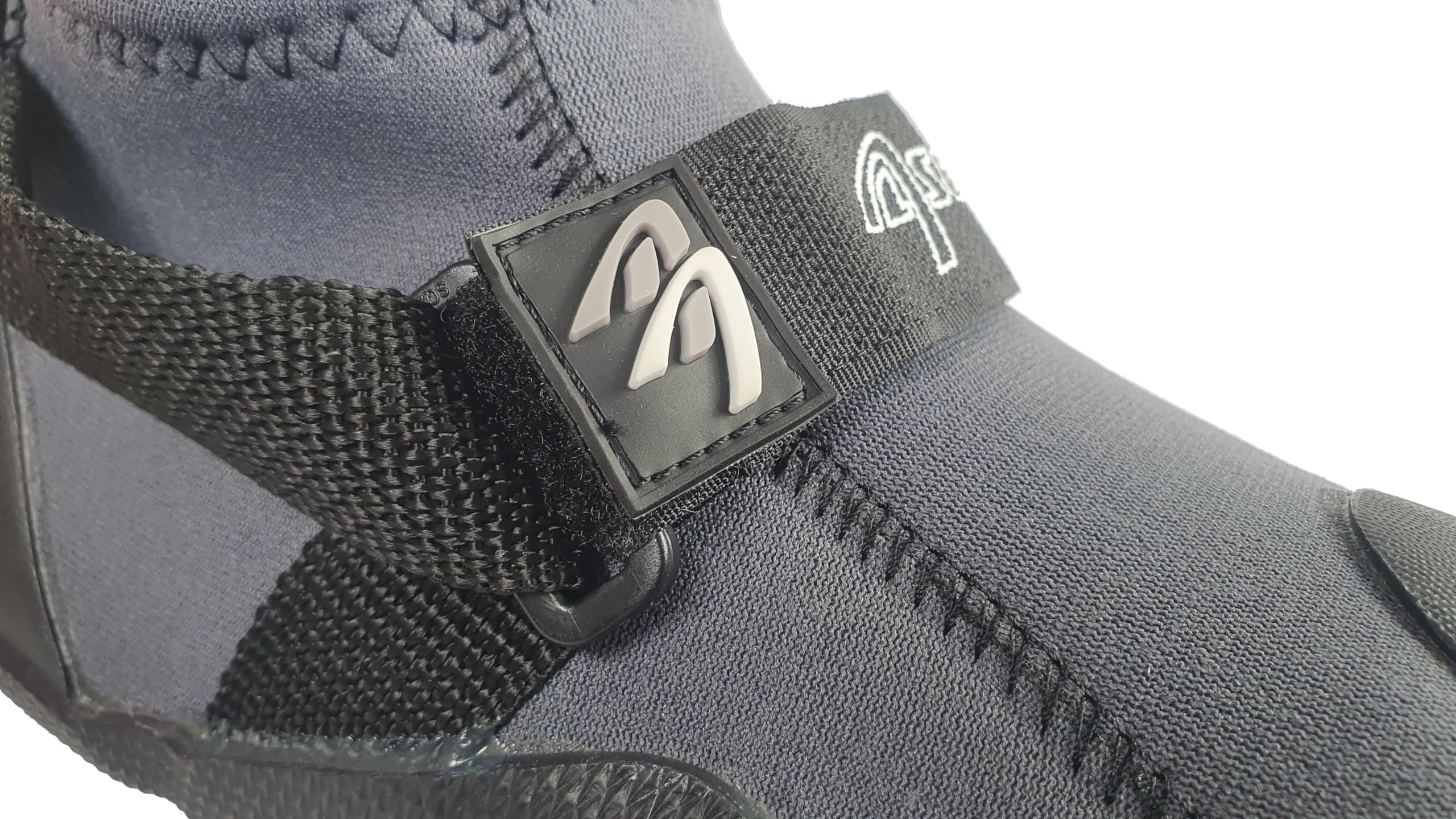 Ascan Kite 2mm. Sehr robuster Neoprenschuh mit besonders gutem Halt durch Doppelklett und String. Verklebte Blindstich Nähte