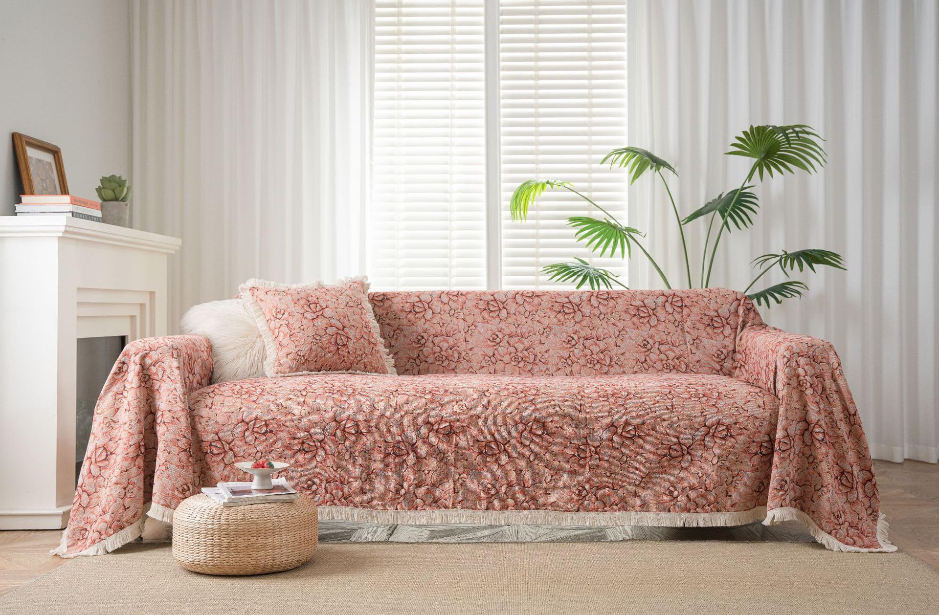 Housse de canapé avec pompon pour masquer les imperfections et protéger un meuble en tissu