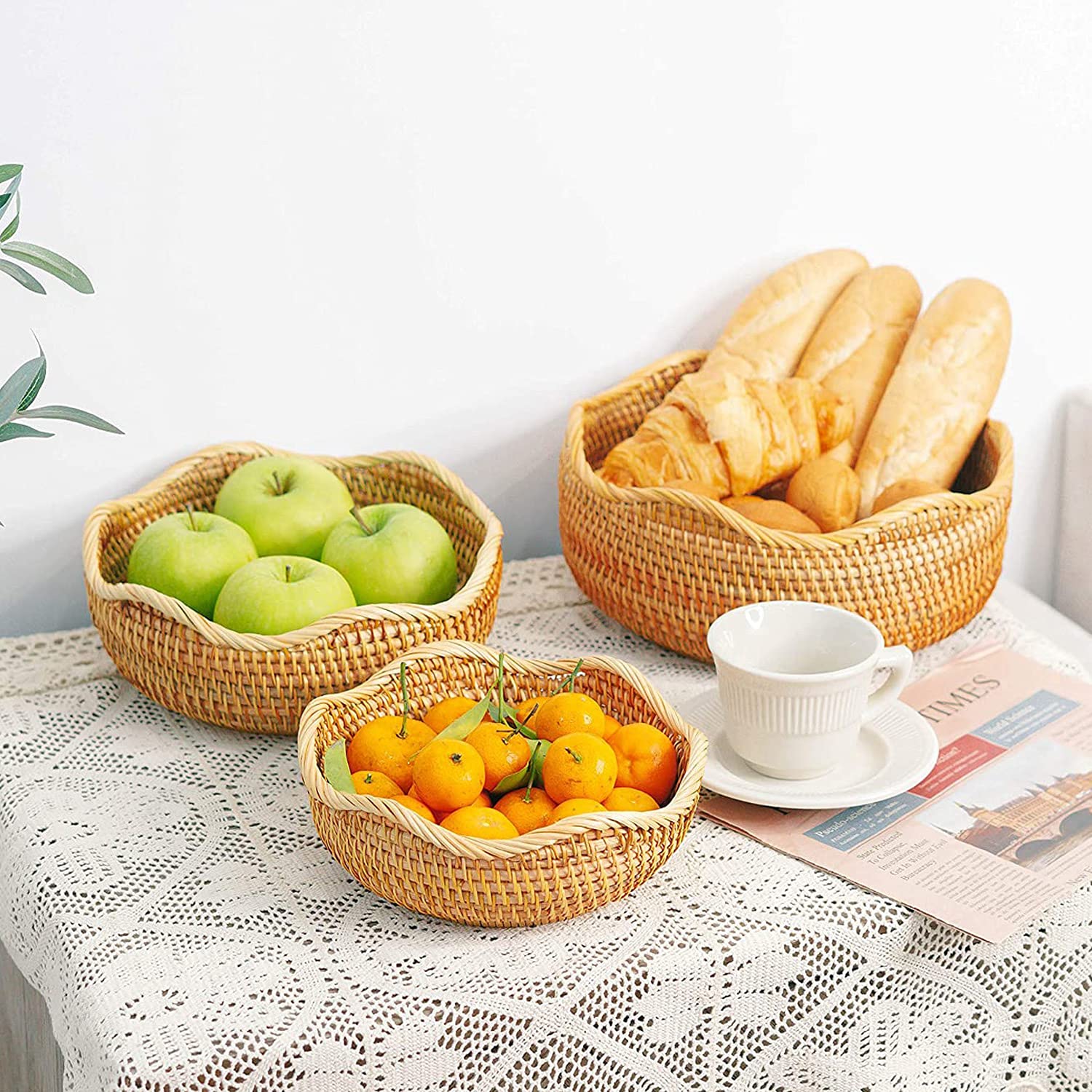 RO Bread Serving Basket, Handmade Rattan Wavy Edge Storage Baskets, Vintage Round Food Serving Baskets, Natural Wicker Fruits Bread Baskets, for Food Storage Kitchen Counter Wall Decorative (S+M+L)