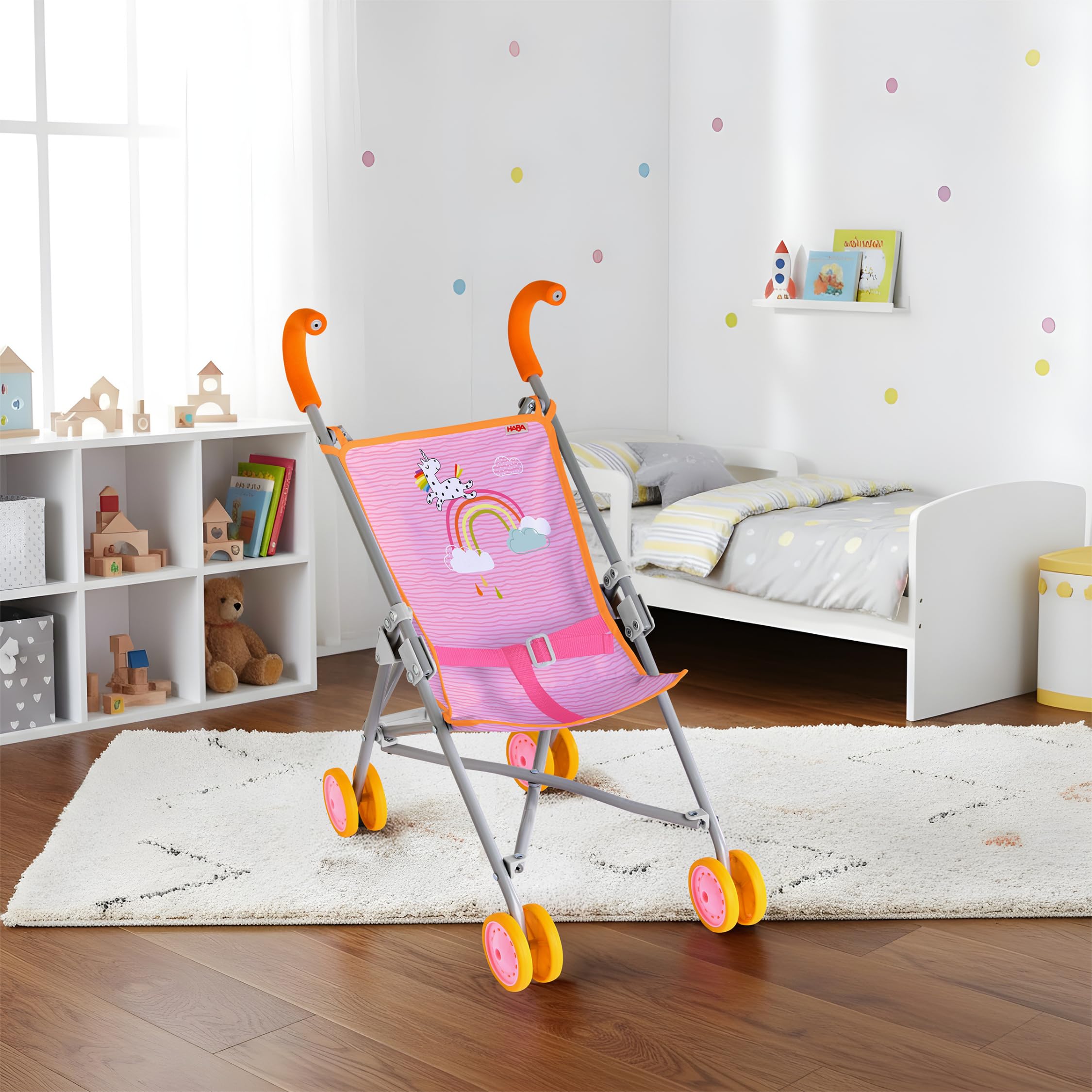HABA Puppenbuggy Regenbogen – faltbar mit gepolsterten Griffen und Doppelrädern – für Puppen bis 45 cm – Puppenwagen für Kinder ab 2 & 3 Jahren – 2013338001