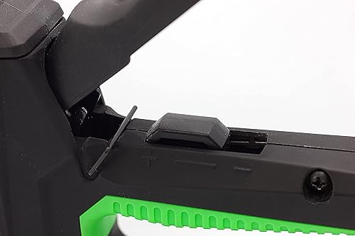 Vista 3 de TOOLZILLA Pistola de grapas profesional 4 en 1 y paquete de selección de 1000 grapas, pistola de clavos para tapicería, madera, malla de alambre