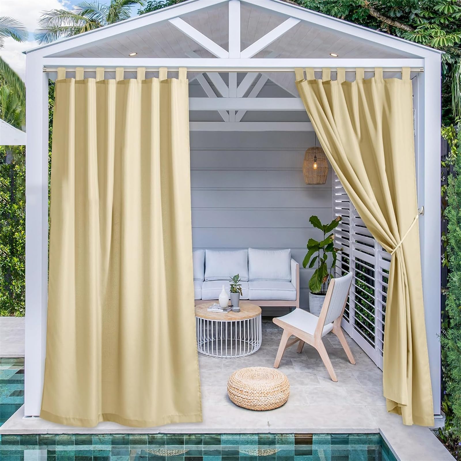 Rideaux d'extérieur beige thermique haut de gamme pour une terrasse élégante