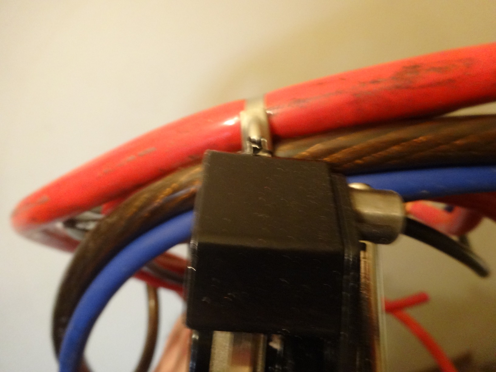 Works well, but leaves a really sharp cut end.