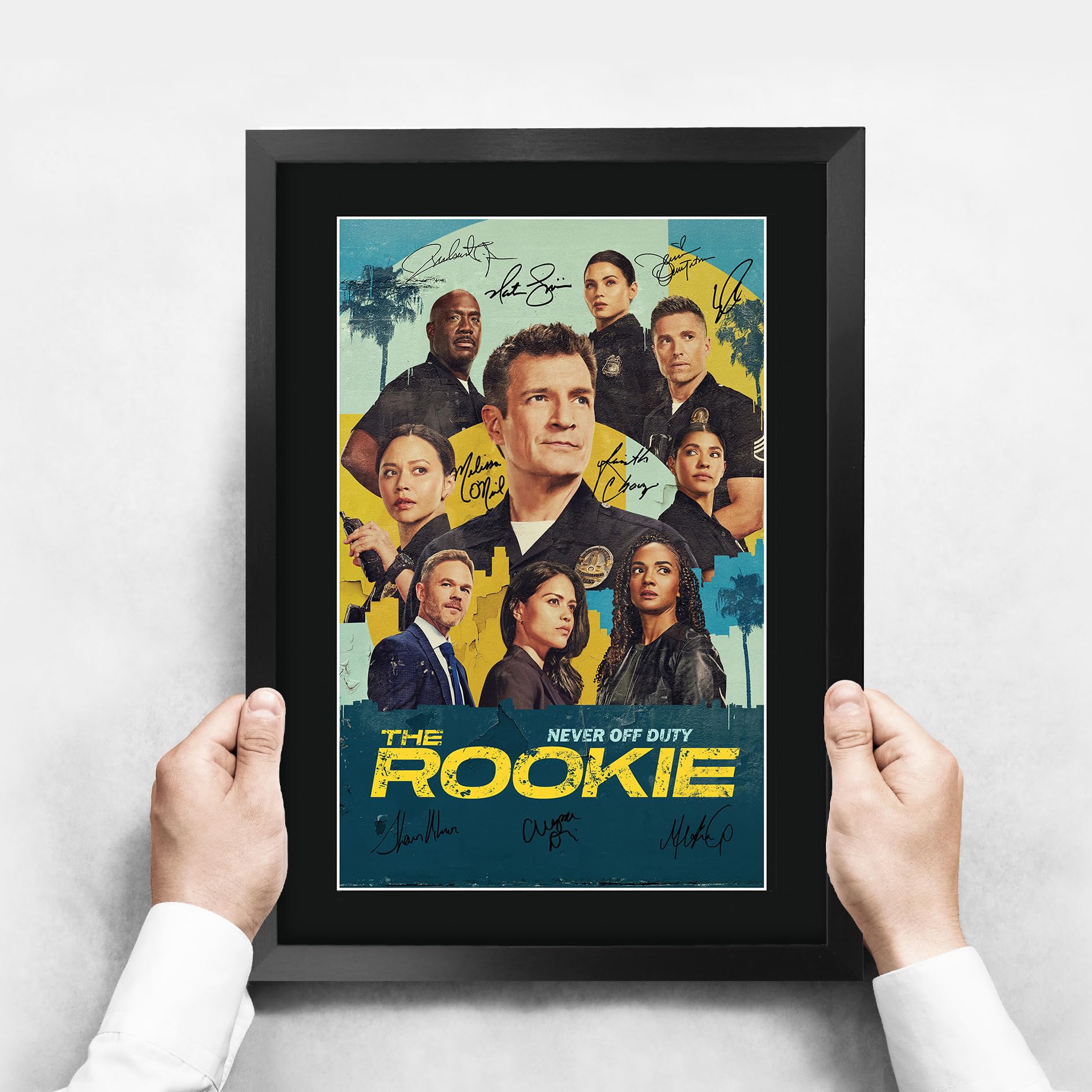HWC Trading The Rookie (2018) Nathan Fillion Geschenke Gedrucktes Signiertes Autogramm Poster für Fans von Fernsehn Memorabilien - A3 Gerahmt
