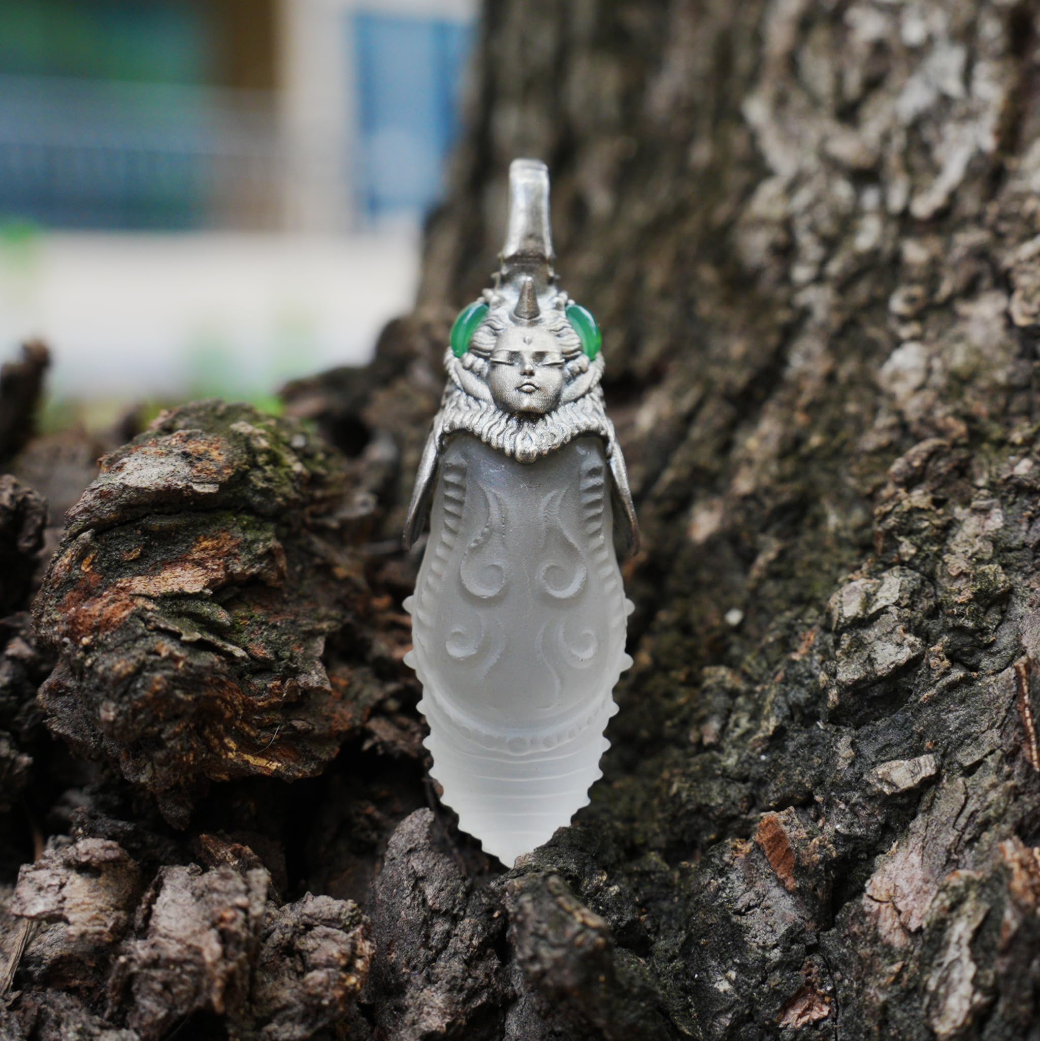 Generisch Geschnitzter Bergkristall Anhänger aus 925 Silber mit grünem Chalcedon im Gothic Totem Stil, Geschenk für sie oder spirituelle Fans