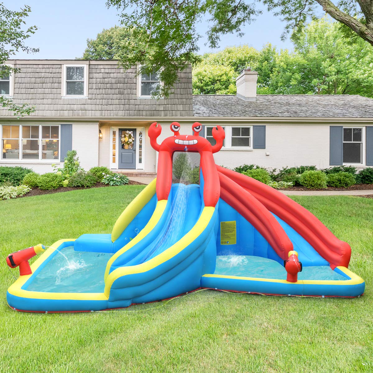 COSTWAY Tobogán Acuático Hinchable, Casa Inflable con Forma de Cangrejo con Pared para Escalar, Piscina e Hidrante, Bolsa de Transporte, Kit de Reparación, Manguera (con Soplador de 480 W)