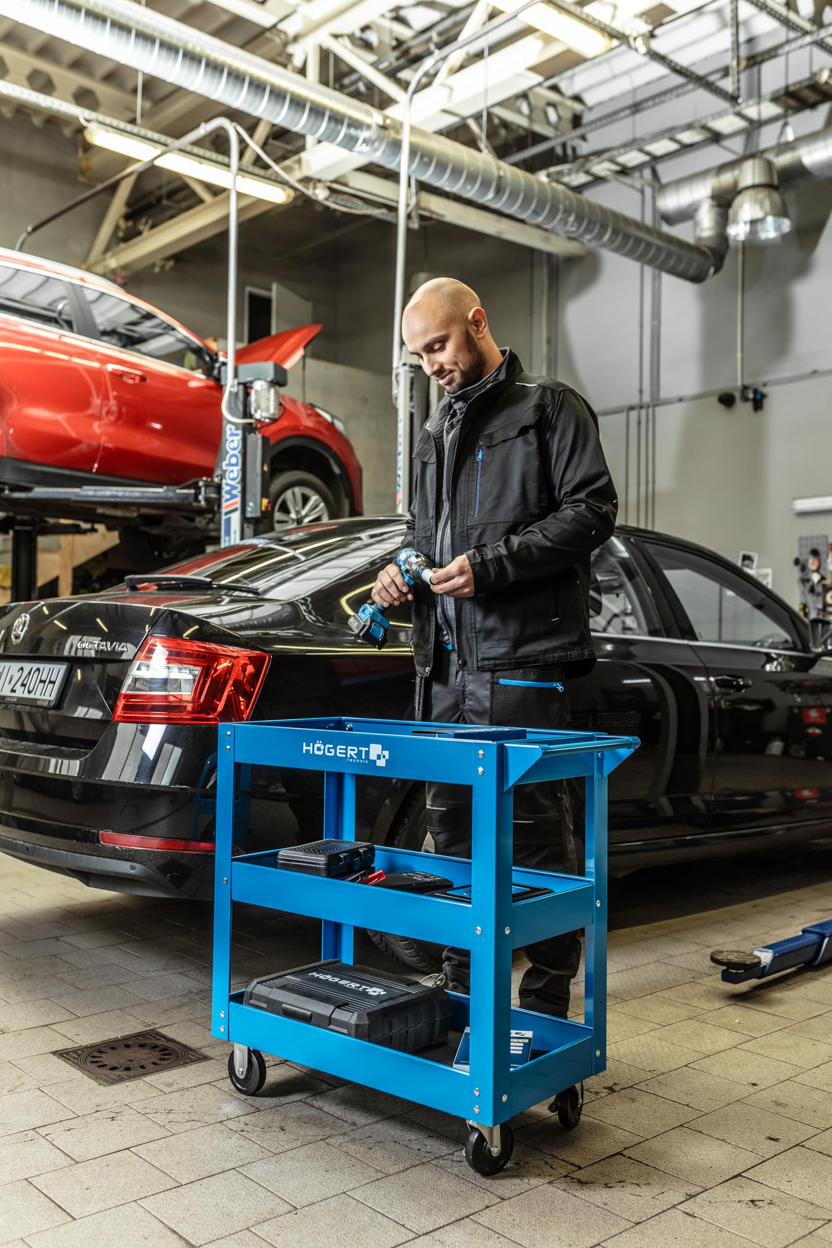 Högert Technik - Servante d'atelier à 3 étages | Capacité de Charge : 110 kg | avec 4 Roues en PVC | 3 Niveaux d'une Surface de 730 x 384 x 80 mm | Armoires à Outils
