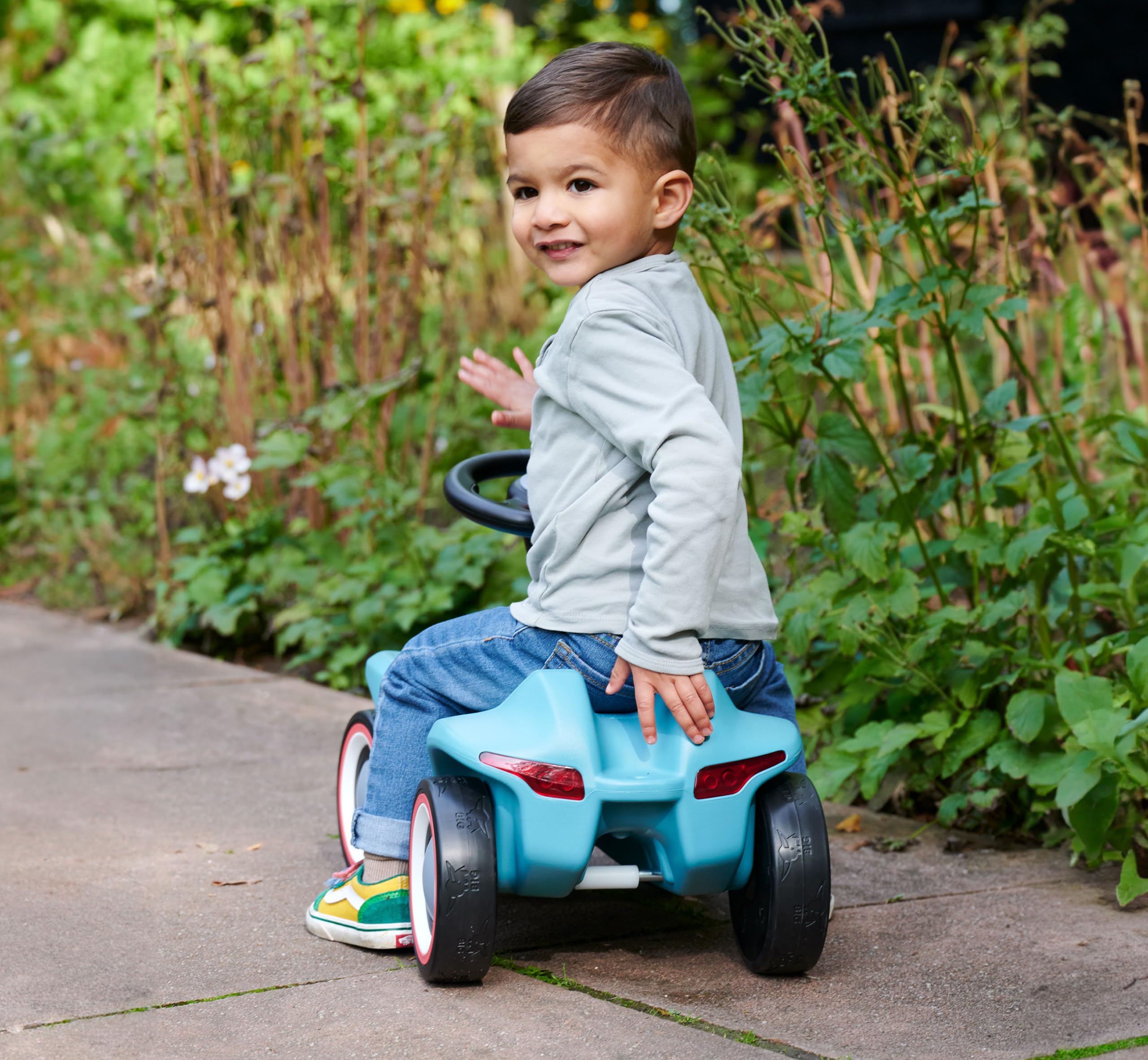 BIG Bobby Car Neo Azur - Auto antiscivolo a partire da 1 anno, edizione limitata nel colore di tendenza 2023 azzurro, auto per bambini con pneumatici silenziosi, volante di sicurezza e clacson, 1-5