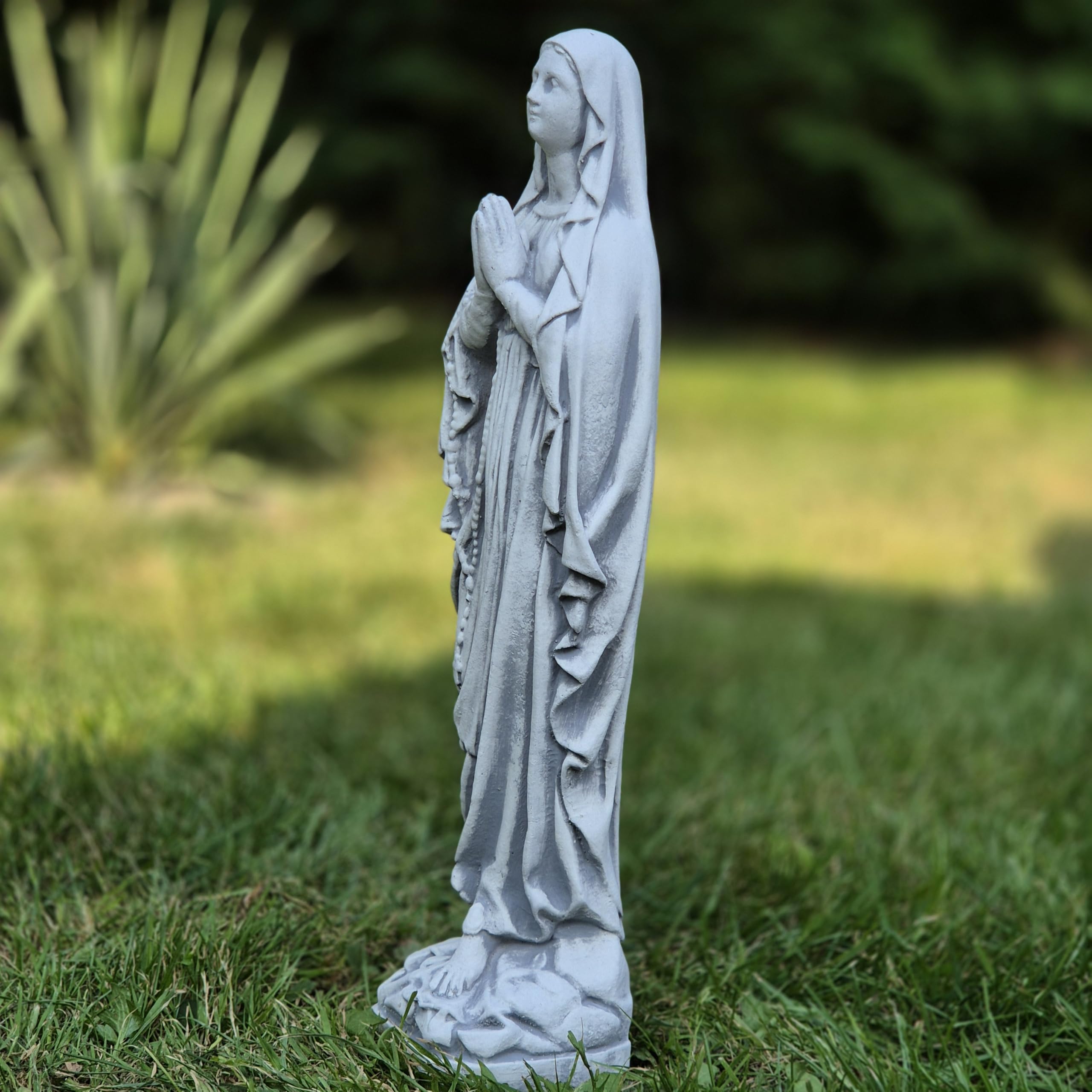 FABRIQ Madonna Statue de Vierge Marie en pierre coulée de 38 cm, 2 kg, résistante aux intempéries et peinte à la main, figurine de Vierge catholique pour jardin, église et maison