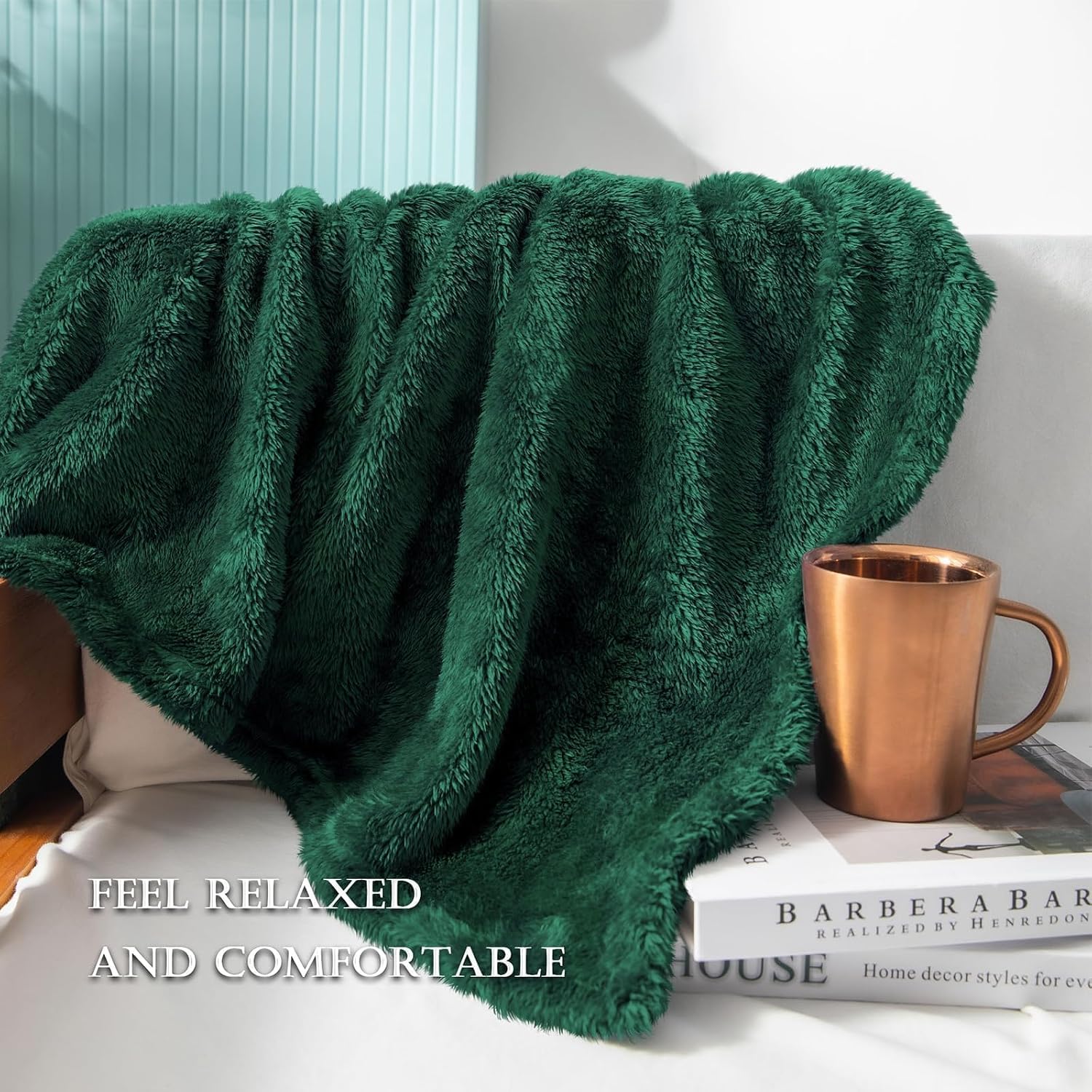 Exclusivo Mezcla Fuzzy Large Fleece Throw Blanket for Couch, Forest Green image 3
