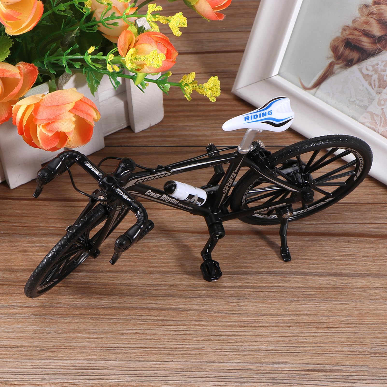 Toyvian Modèle de Vélo Miniature 1: 10 en Alliage Métal Plastique Noir | Décoration et Collection, Usage Maison ou Bureau, Style Créatif Unique, Forme Guidon Incurvé