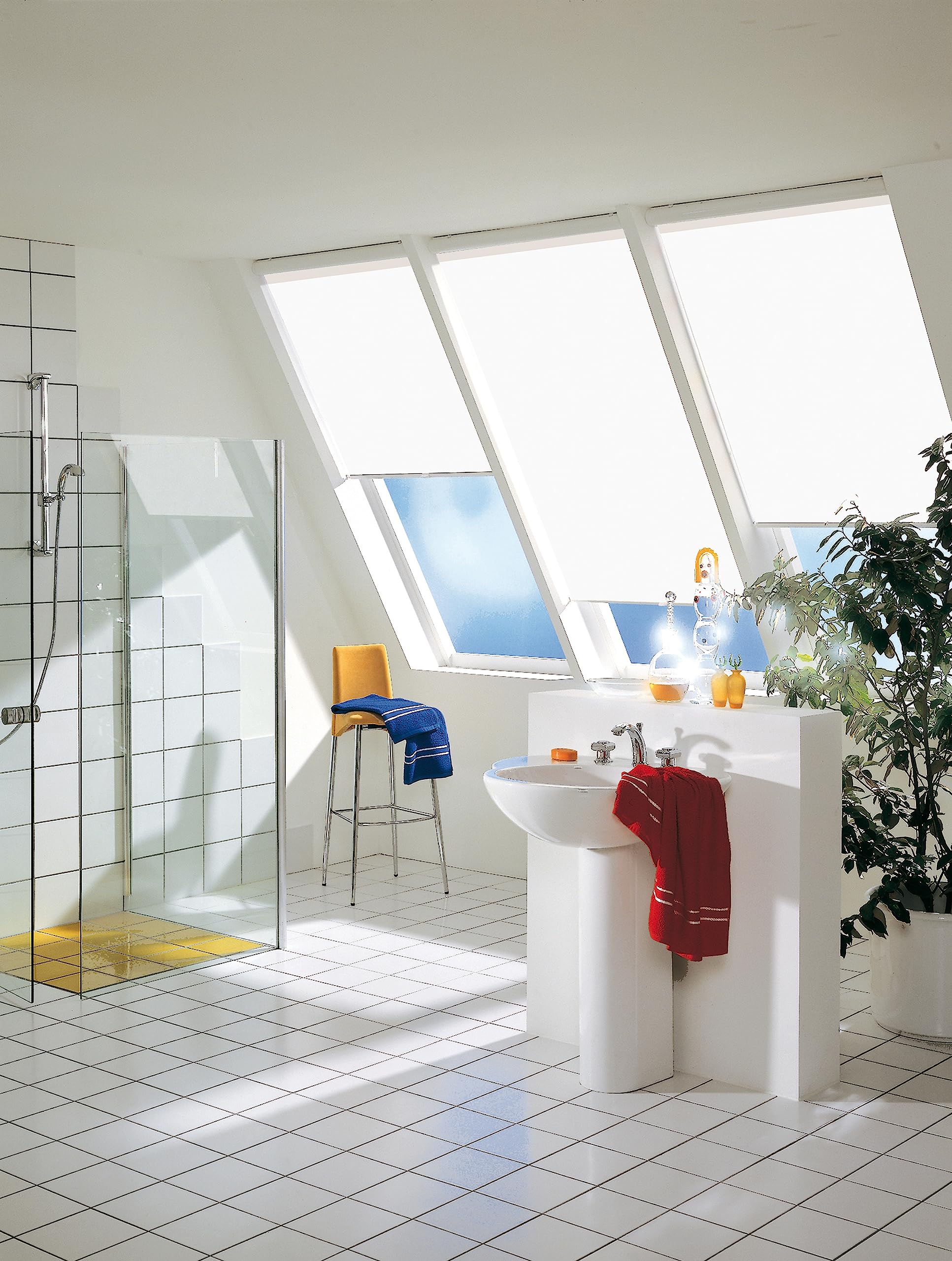 Sonnenschutz Rollo für Roto Dachfenster mit Haltekrallen, auf Maß | Thermorollo, Sichtschutz, Abdunkelung