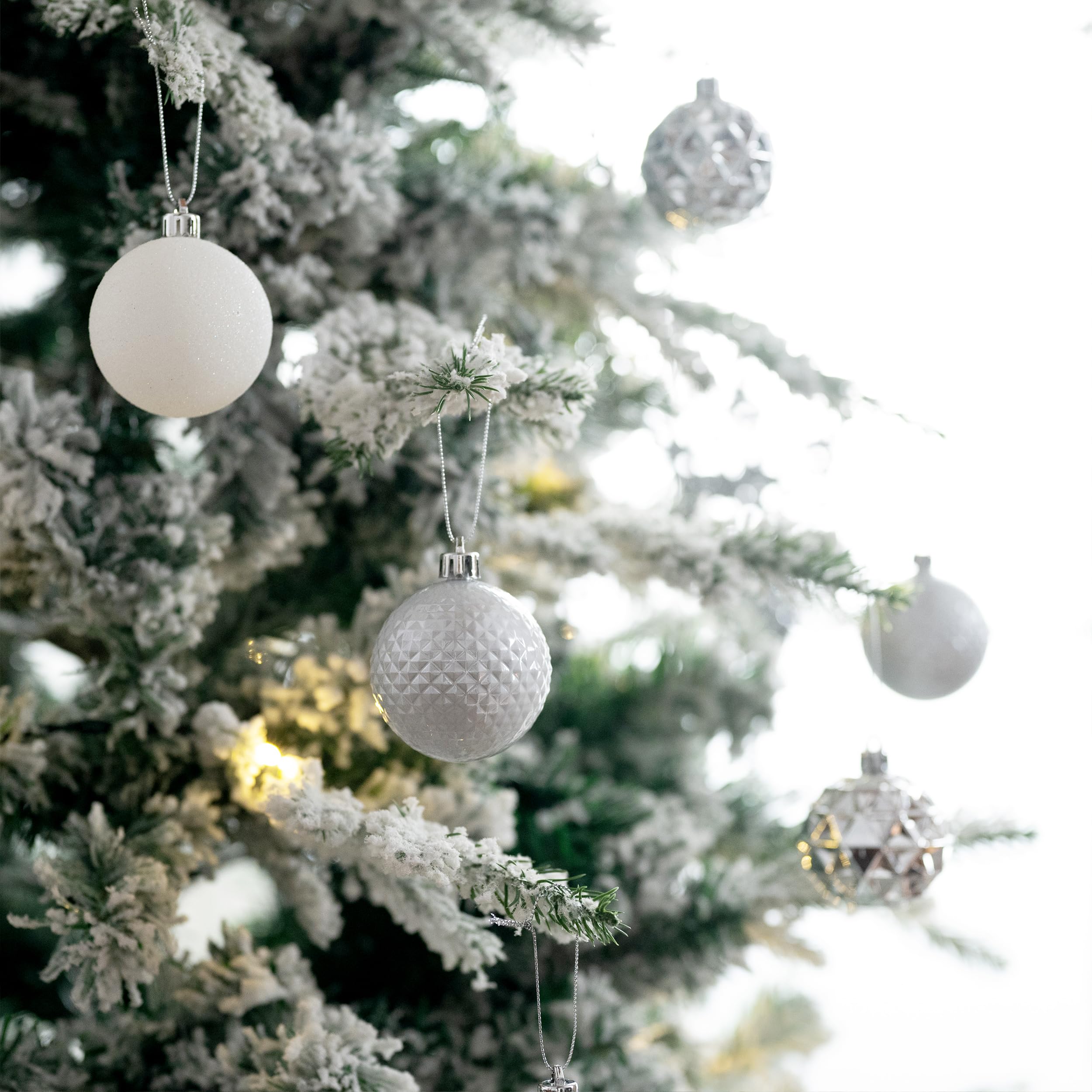 Valery Madelyn Lot de 50 boules de Noël incassables à suspendre pour sapin de Noël et Halloween, 5,1 cm, blanc et argenté