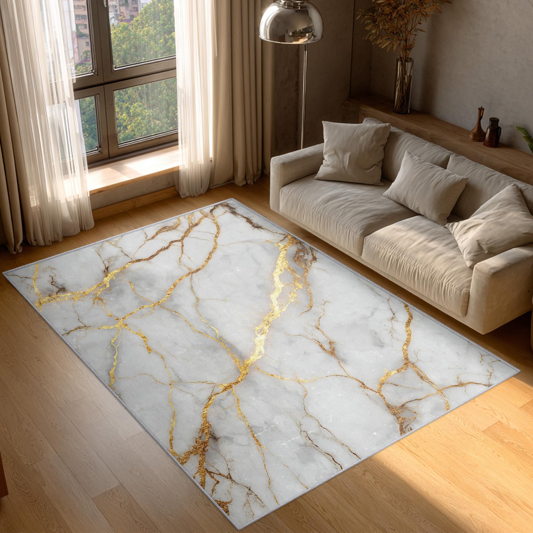 Tapis salon marbre blanc et or fini les glissades avec cette moquette douce 80 x 150 cm