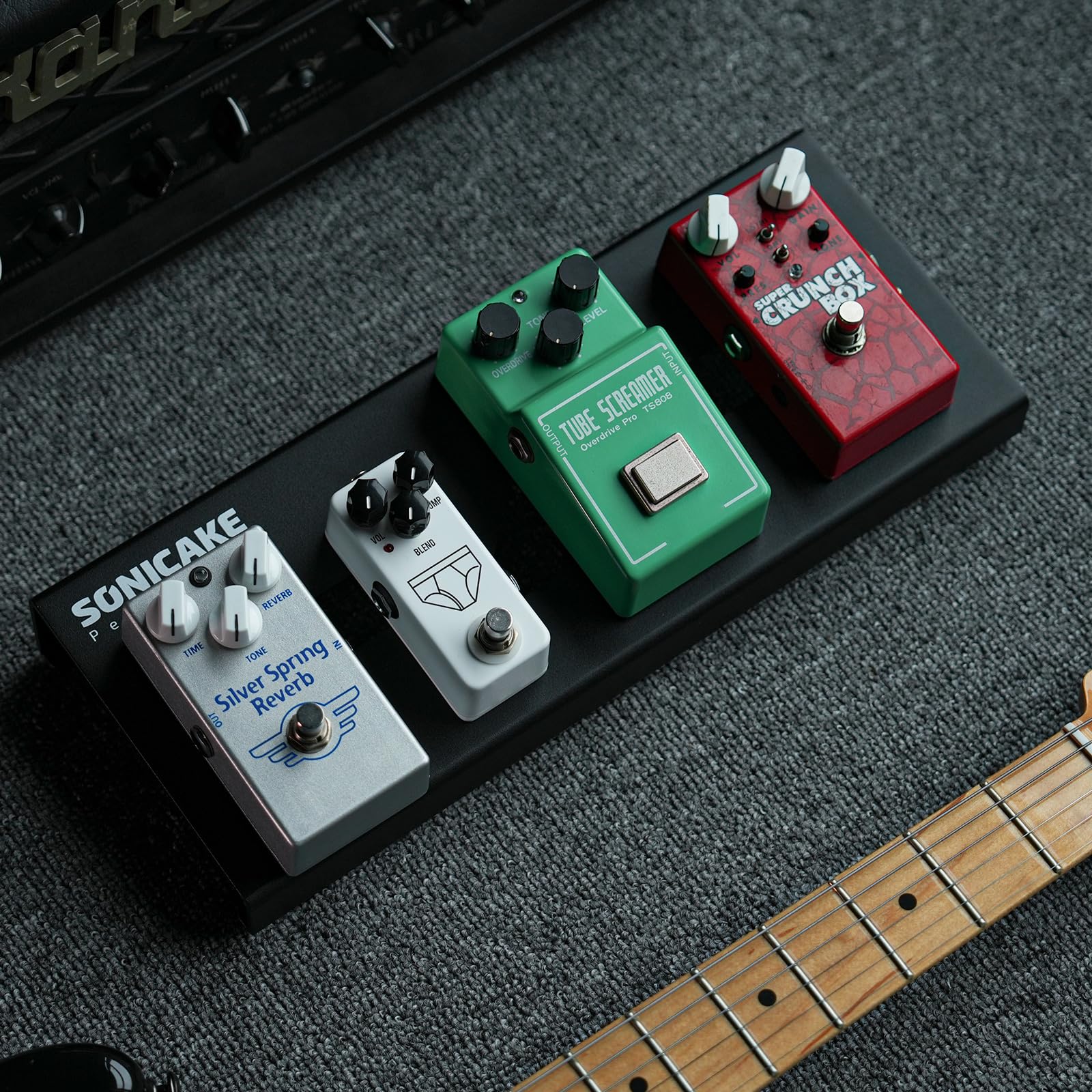 SONICAKE Pedalera Mini para Guitarra de Aleación de Aluminio 36 x 14.5 x 5 cm, Cinta para Pedales, Bridas y Cables de Conexión Negro QPB-10