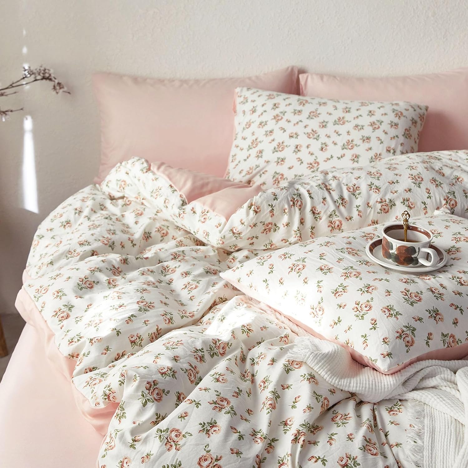 Wake In Cloud - Floral Comforter Set, Coquette Cottagecore Aesthetic Flower Shabby Chic Pattern for Women Teen Girls, Soft Lightweight Bedding, 3 Pieces, Peach Blush, Twin/Twin XL Size