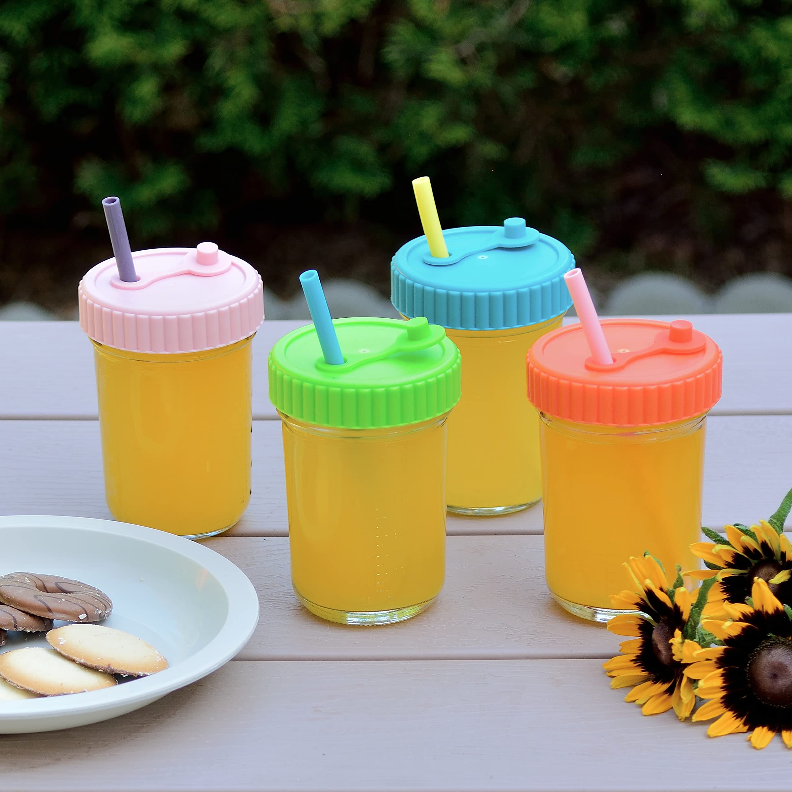 Youngever 8 Pack Glass Jars with Straws, 8 Ounce Glass Cups with Straws, Glass Mason Jars with Airtight Lids and Straws, 8 Assorted Colors