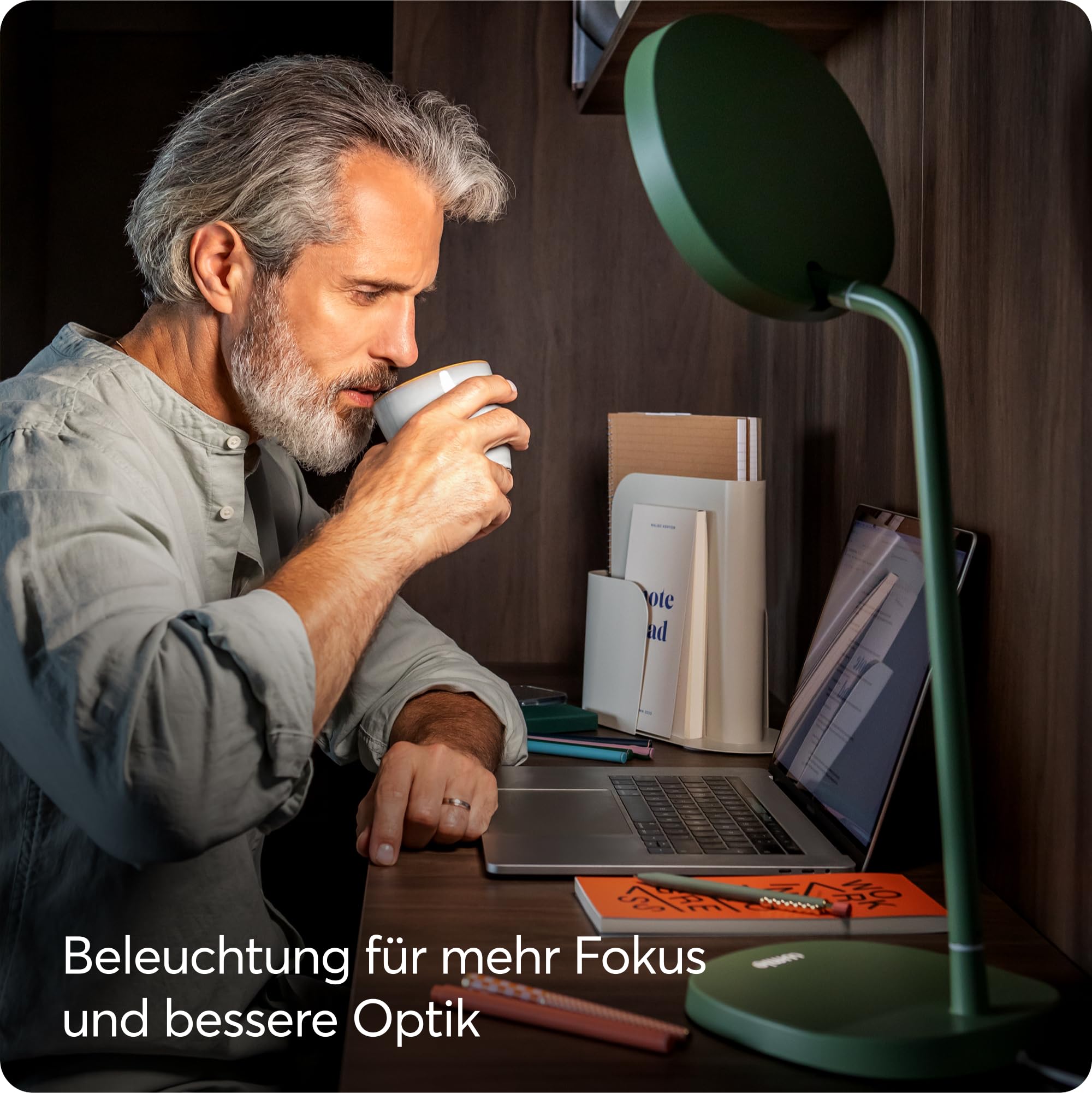 Lumie Task | Hoch verstellbare, helle LED-Lichttherapie-Schreibtischlampe gegen den Winterblues, kristallklare Beleuchtung, maximaler Sehkomfort, verbesserte Stimmung und Energie | Salbeigrün