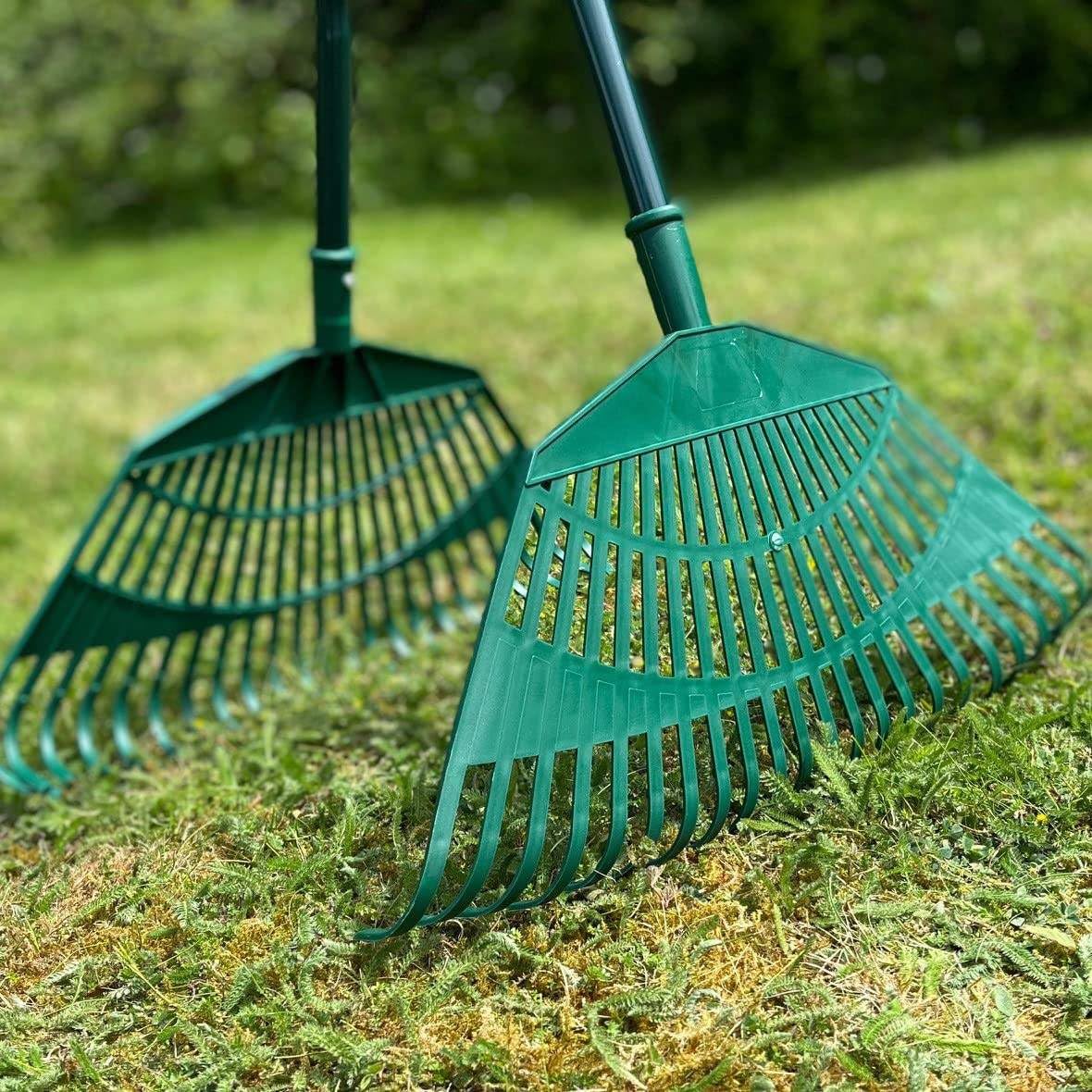 Robuster Laubgreifer mit langem Griff zum einfachen Sammeln von Blättern, Grasschnitt und Schmutz-Laubsammler für die Gartenreinigung.