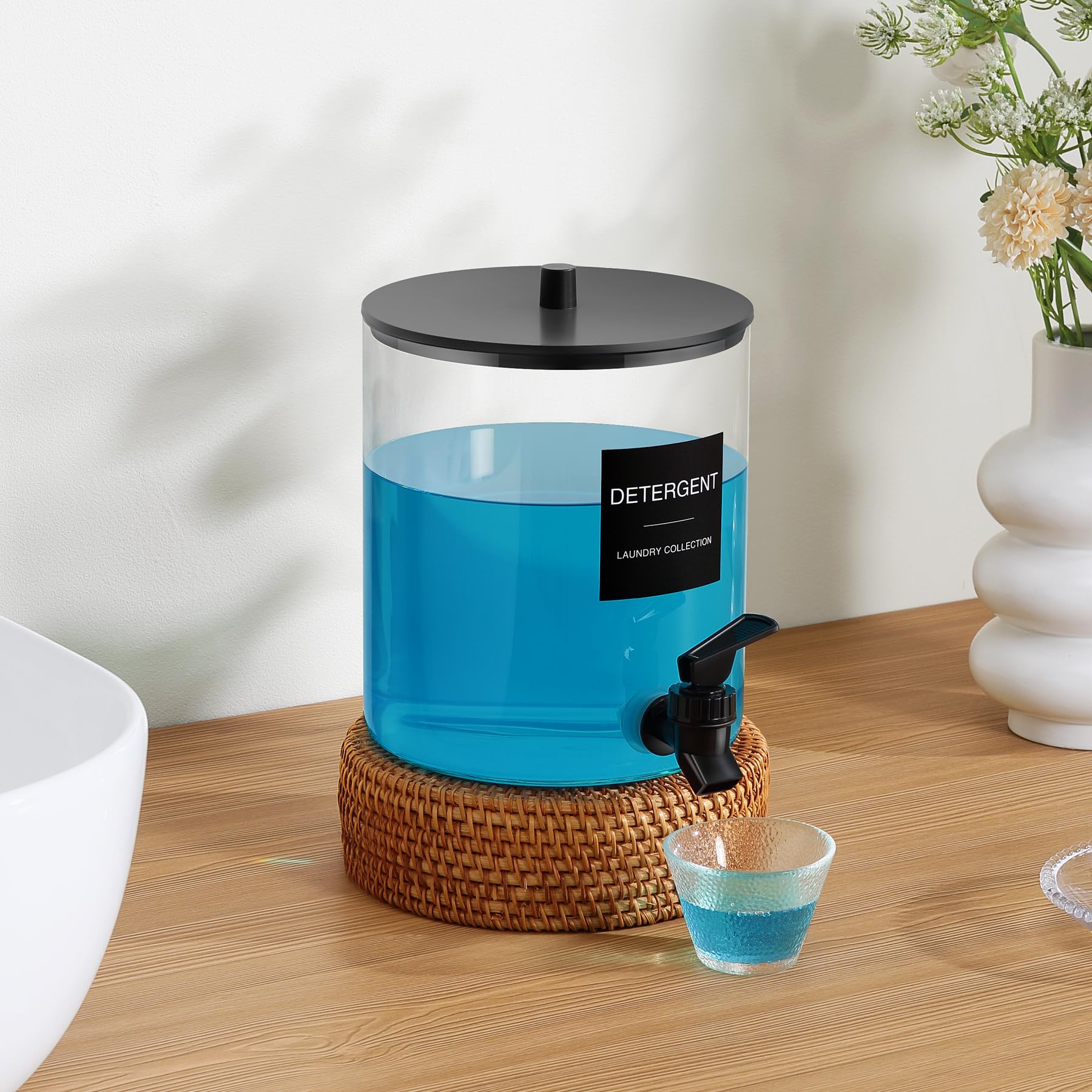 TIPGO Waschmittelspender aus Glas mit Zapfhahn, 3,6 l Flüssigseife und Weichspüler-Behälter, breite Öffnung, Waschmittelhalter mit 6 wasserdichten Etiketten (2 Stück)