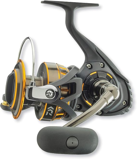 Daiwa BG4000 BG Saltwater Spinning Reel, 4000, 5.7: 1 Gear Ratio, 6+1 Bearings, 39.90 Retrieve Rate, 17.60 lb Max Drag, black/gold