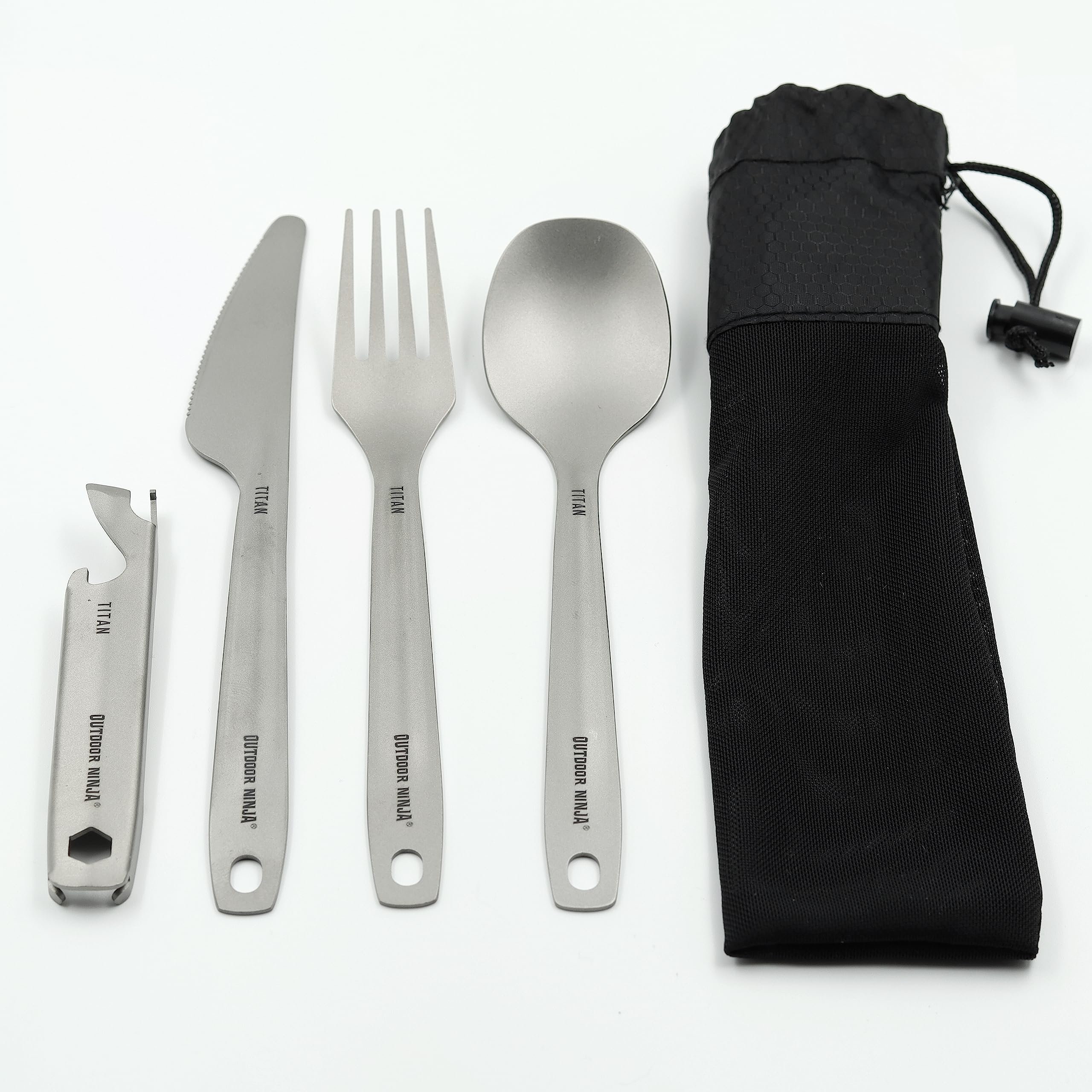 Set di posate in titanio, ultraleggero da campeggio, per esterni, con coltello, forchetta, cucchiaio, apribottiglie e apriscatole, con sacchetto a rete traspirante per un'asciugatura