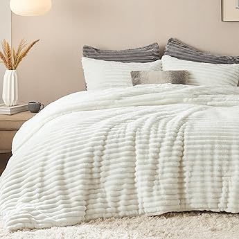 Smoofy Fluffy Queen Size Comforter Set, Faux Fur Comforter Set White, Luxury Fuzzy King Bedding Set, Soft Shaggy Bed Set for All Season, 3 Pieces - 1 Comforter & 2 Pillowcases