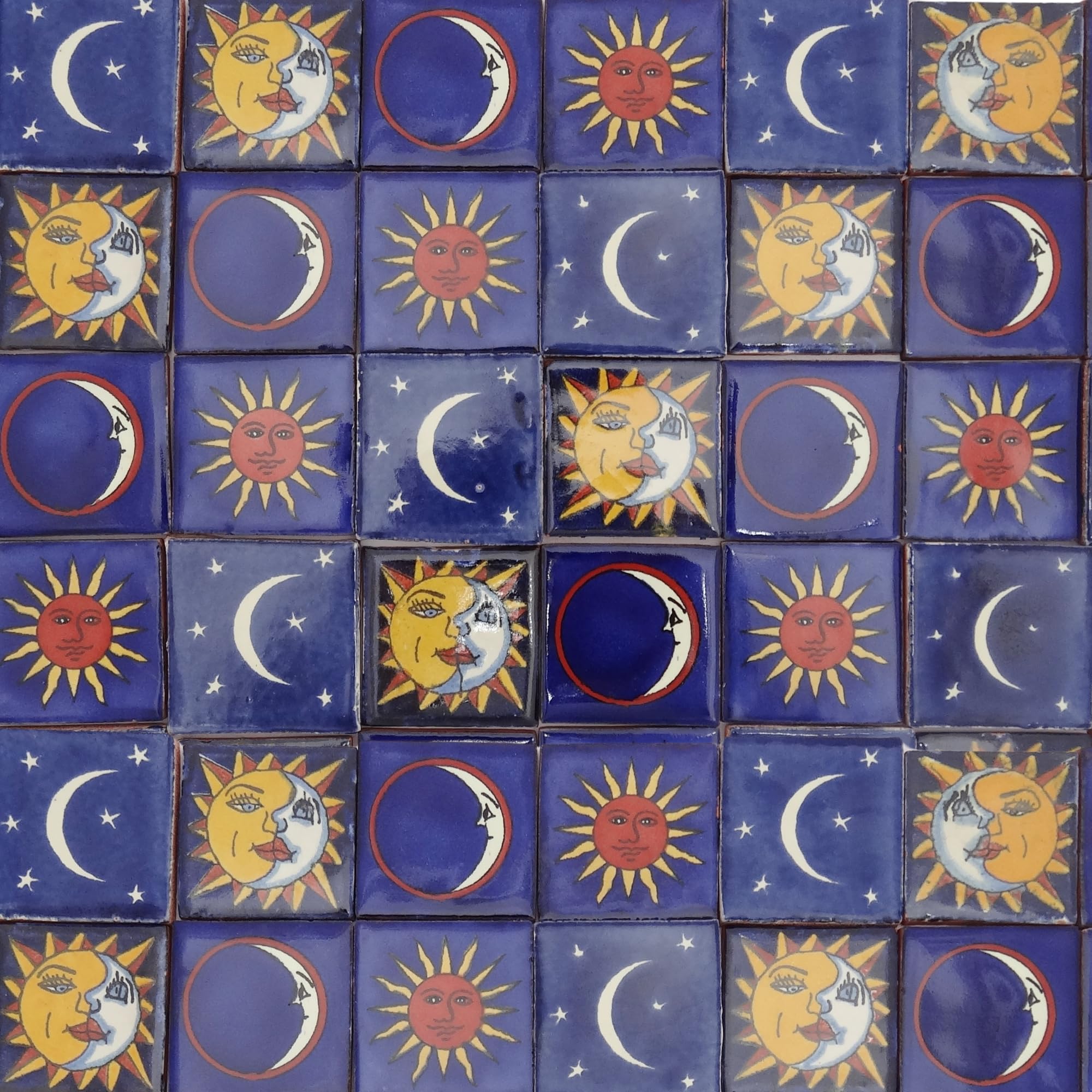 Pack de 50 Azulejos Mexicanos Artesanales de Talavera de 5cm: Sol y Luna
