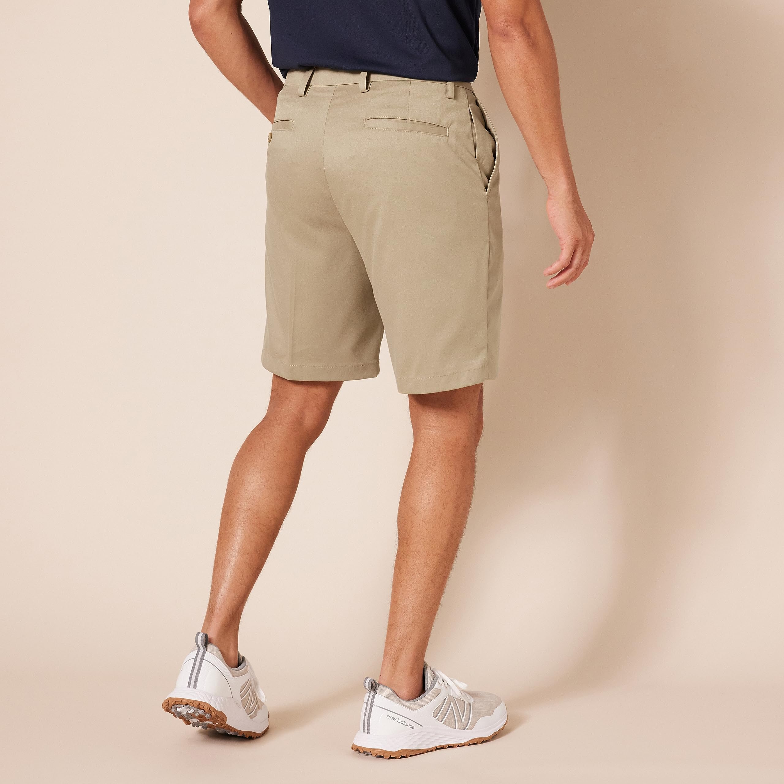 Amazon Essentials Pantaloncini da Golf Elasticizzati, Vestibilità Classica (Disponibili in Taglie Forti) Uomo - 2