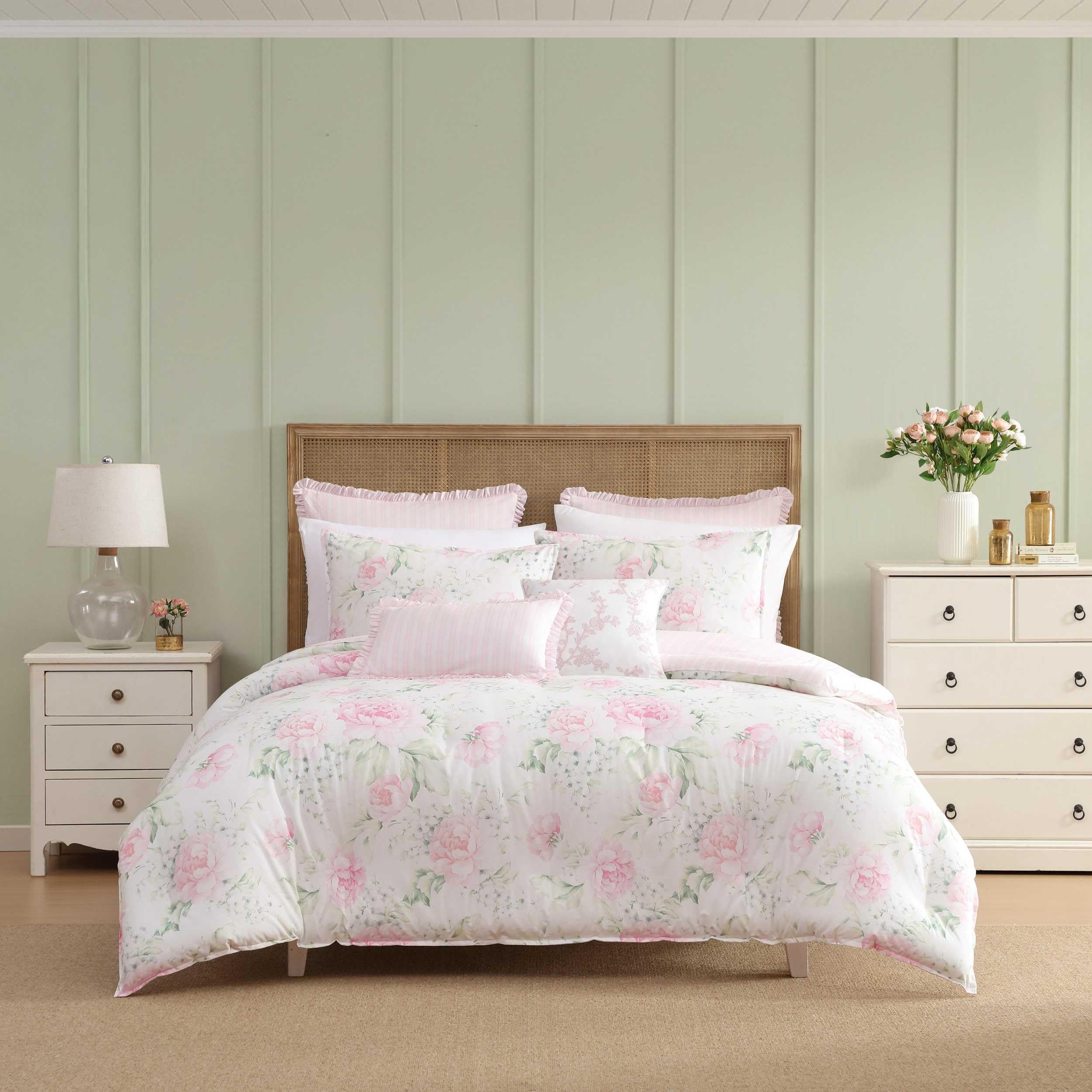 Amazon.com: Laura Ashley - Queen Bonus Comforter Set, Reversible