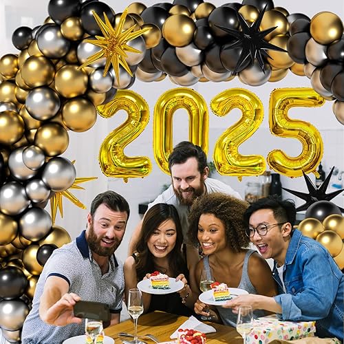 Miniatura 5 de Kit de arco de guirnalda de globos negros y dorados, 133 piezas de suministros de fiesta de graduación 2025 con globos de aluminio de letrero 2025,