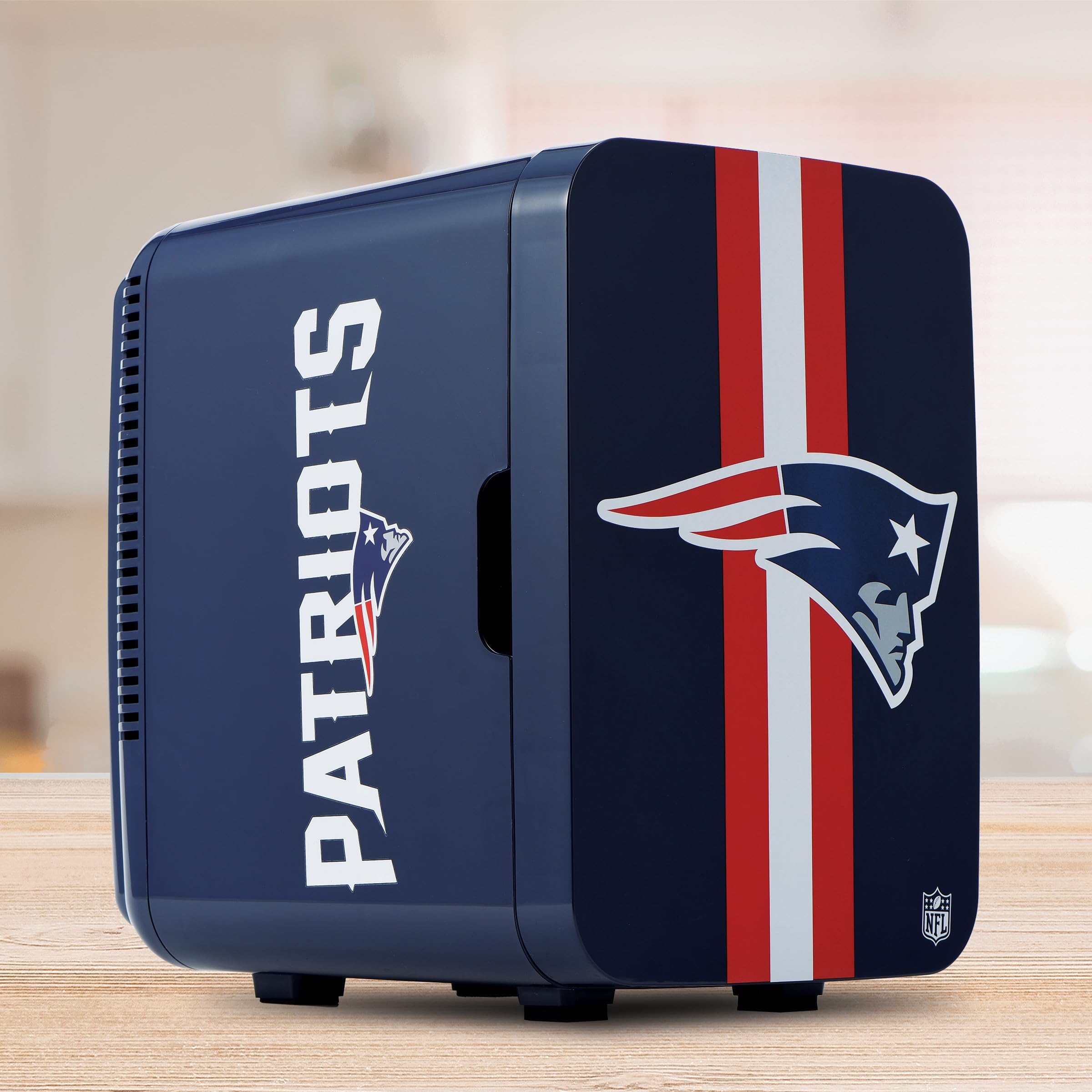Amazon.com: Ukonic NFL New England Patriots 15-Can Mini Fridge 10L