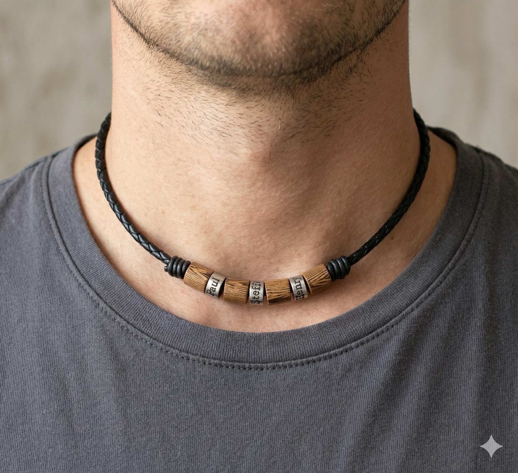 Personalisierte lederkette herren mit gravur namen kette aus leder mit 3 anhängern individuell wählbar geschenk für männer mit holzperlen und edelstahl elementen