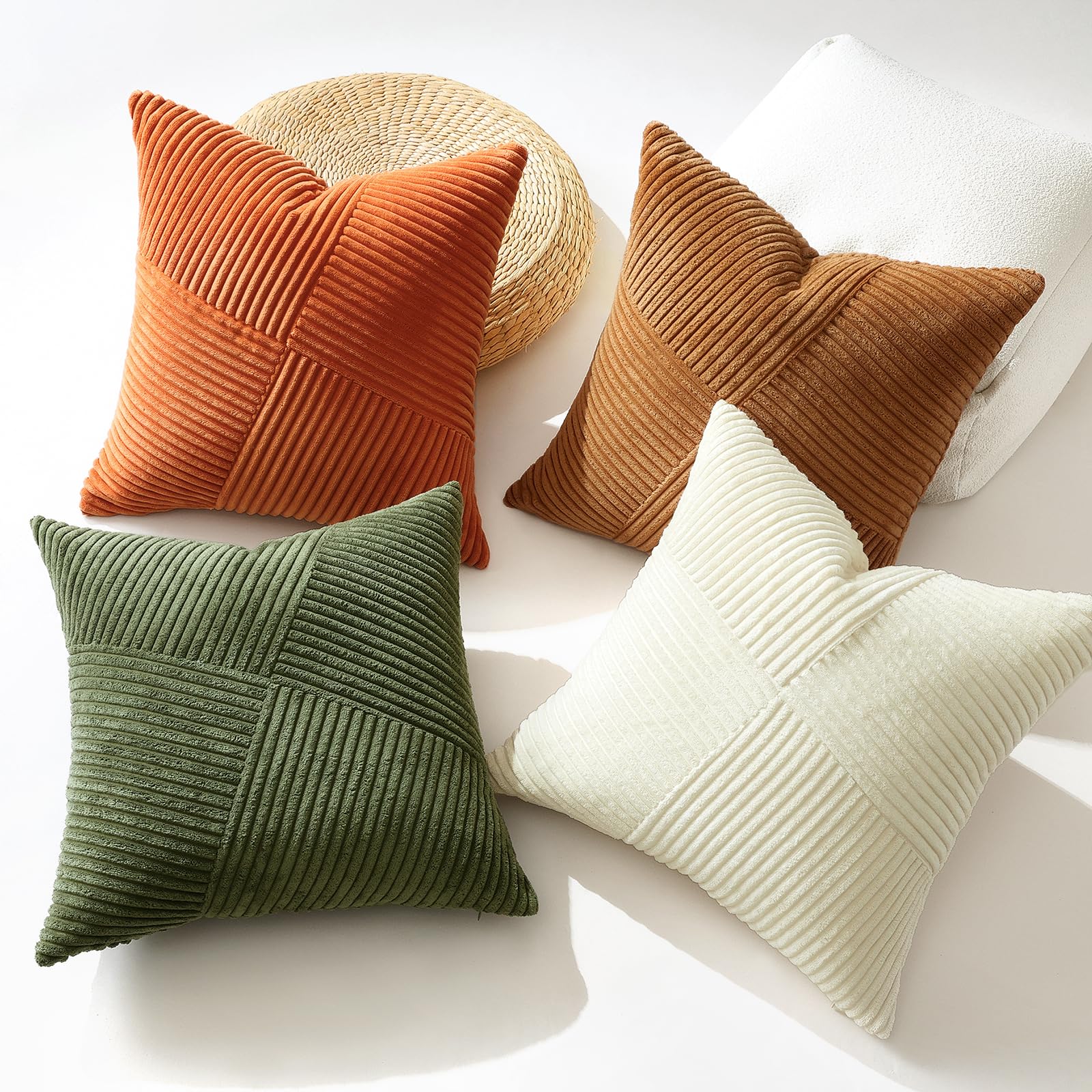 OTOSTAR Lot de 4 housses de coussin décoratives carrées en velours côtelé doux de style rustique de style rustique - Mélange d'automne pour canapé, chambre à coucher, salon, 61 x 61 cm, vert olive