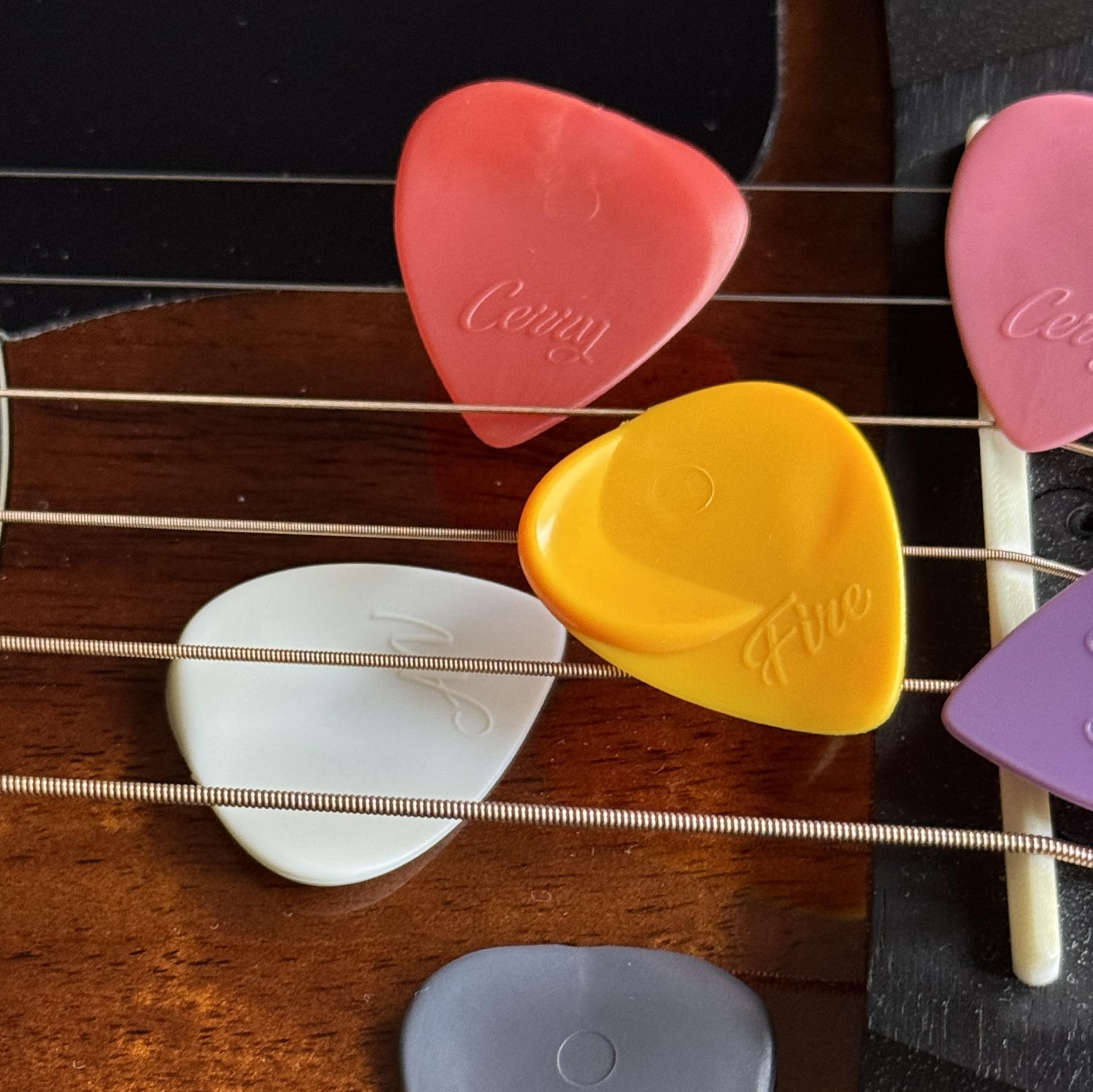 Acoustic Pack 12 púas ergonómicas para guitarra acústica de diferentes materiales