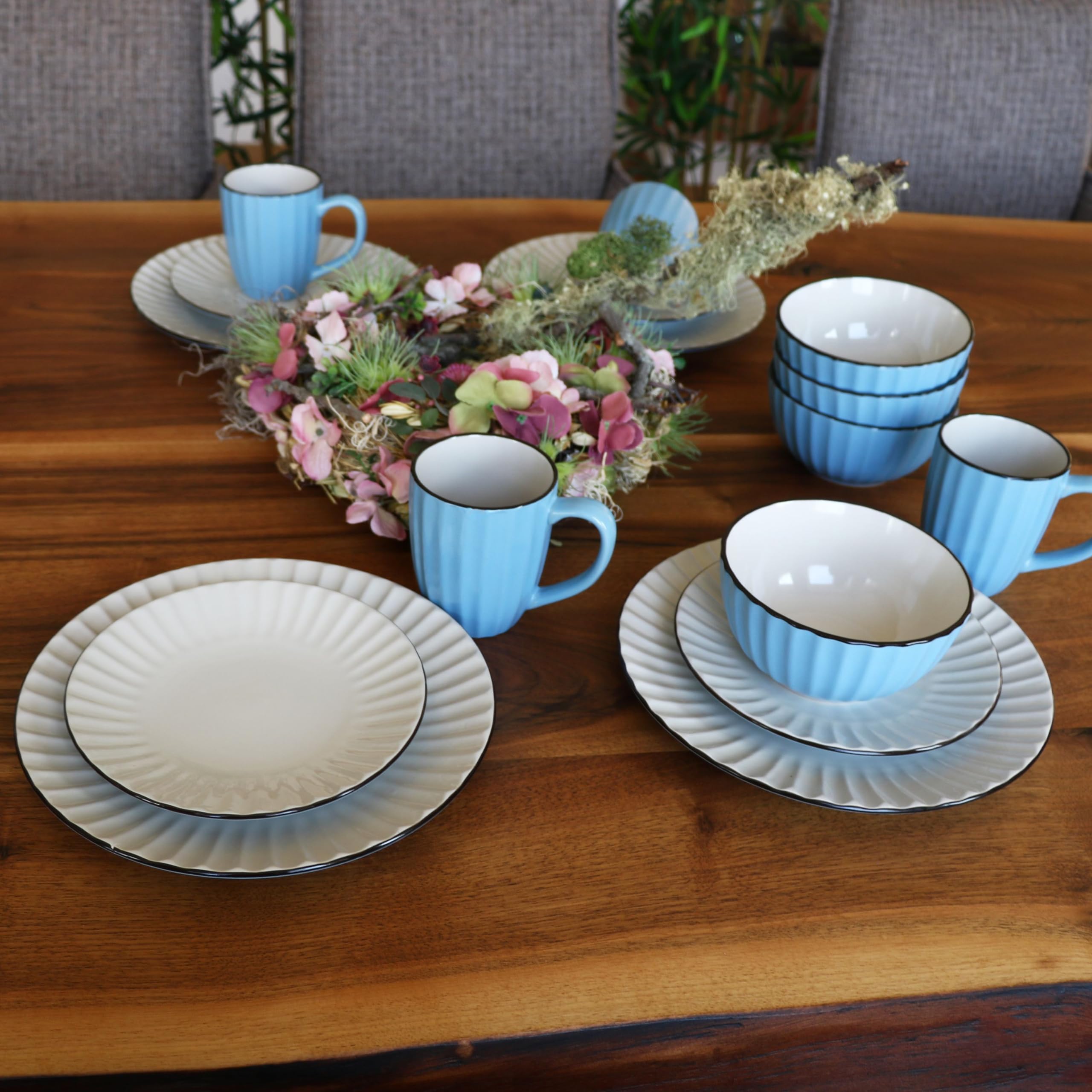 MÄSER OSITA Service de table 16 pièces bleu clair pour 4 personnes I Service de table en faïence bleu et crème avec 4 tasses à café de 300 ml, bols de 450 ml, assiettes à gâteau et assiettes plates I