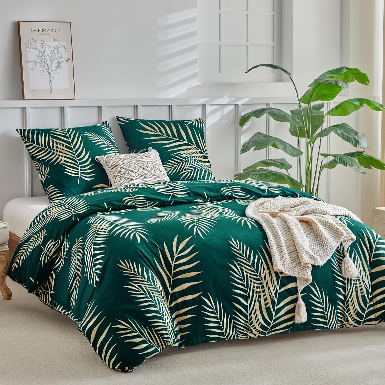 Lekesky Bed Linen 220 x 240 cm, 3-Piece Bed Linen Set 220 x 240 cm, Green Duvet Cover with Golden Tropical Palm Leaf Pattern, Microfibre with Zip, 2 Pillowcases 80 x 80 cm โ image 1