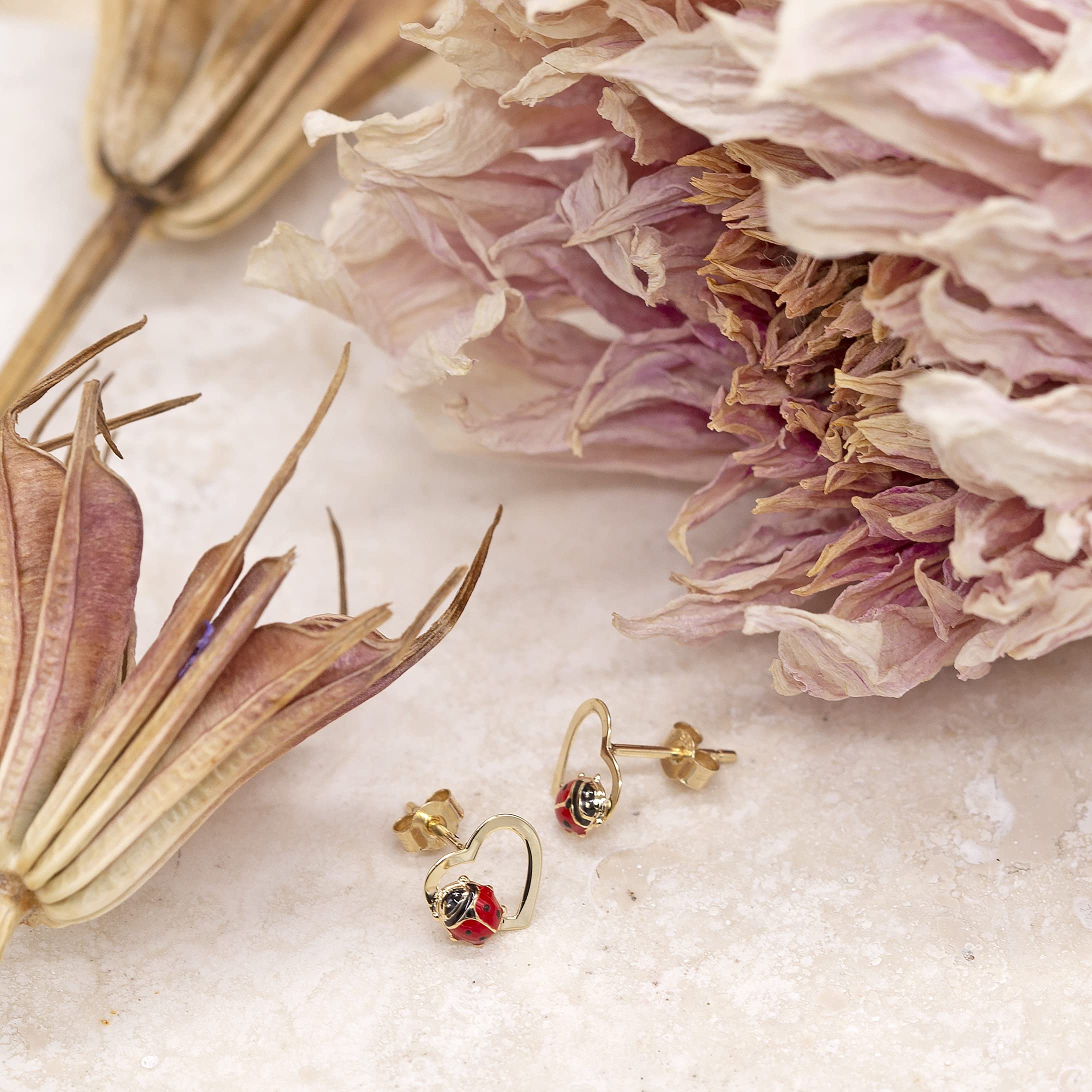 Carissima Pendientes de Botón con 'Corazón y Mariquita' para Mujer en Oro Amarillo 9K (375) - 8.2mm x 6.9mm