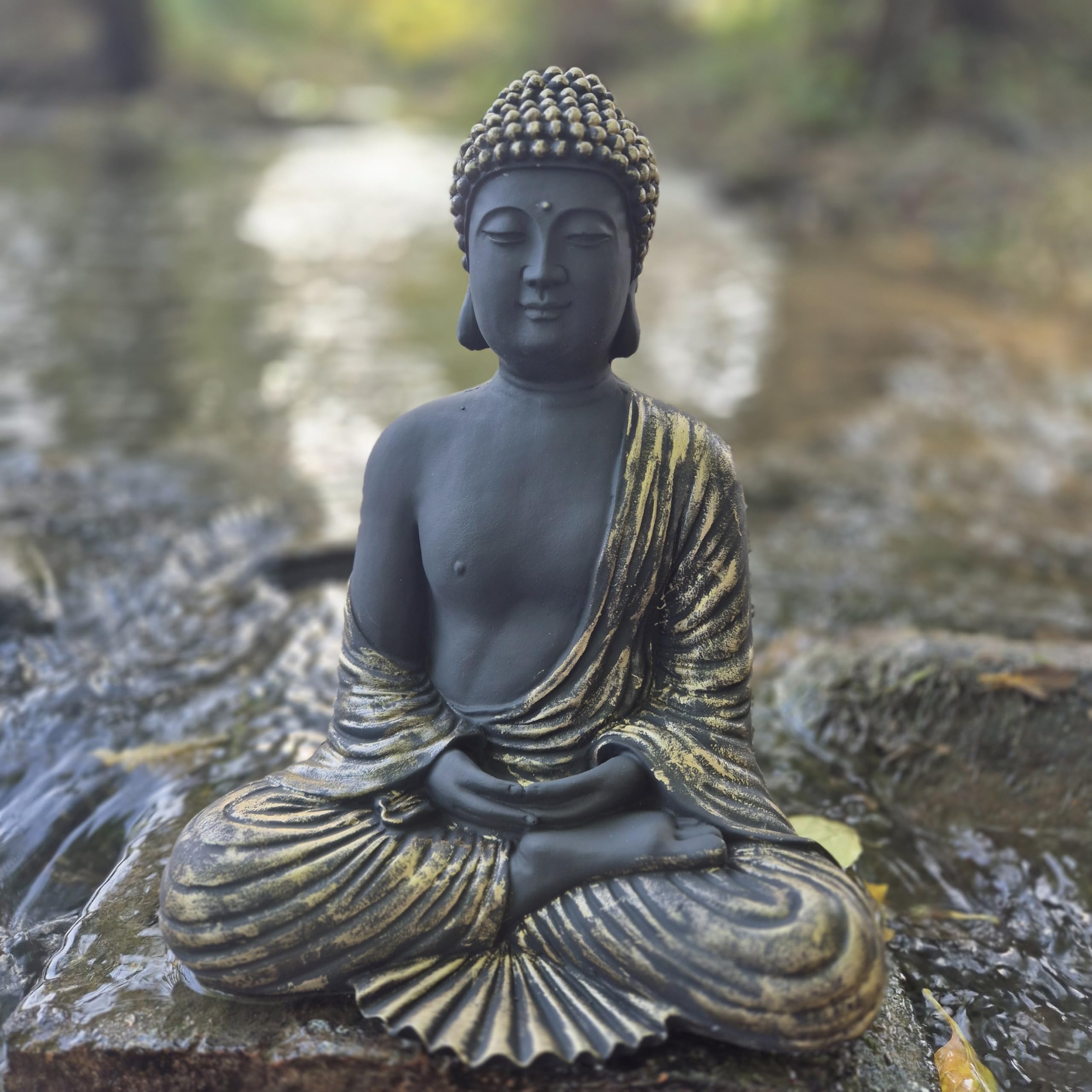FABRIQ Statuette de Bouddha en pierre doré/noir - Feng Shui - Décoration jardin zen extérieur - 30 cm - Résistant intempéries