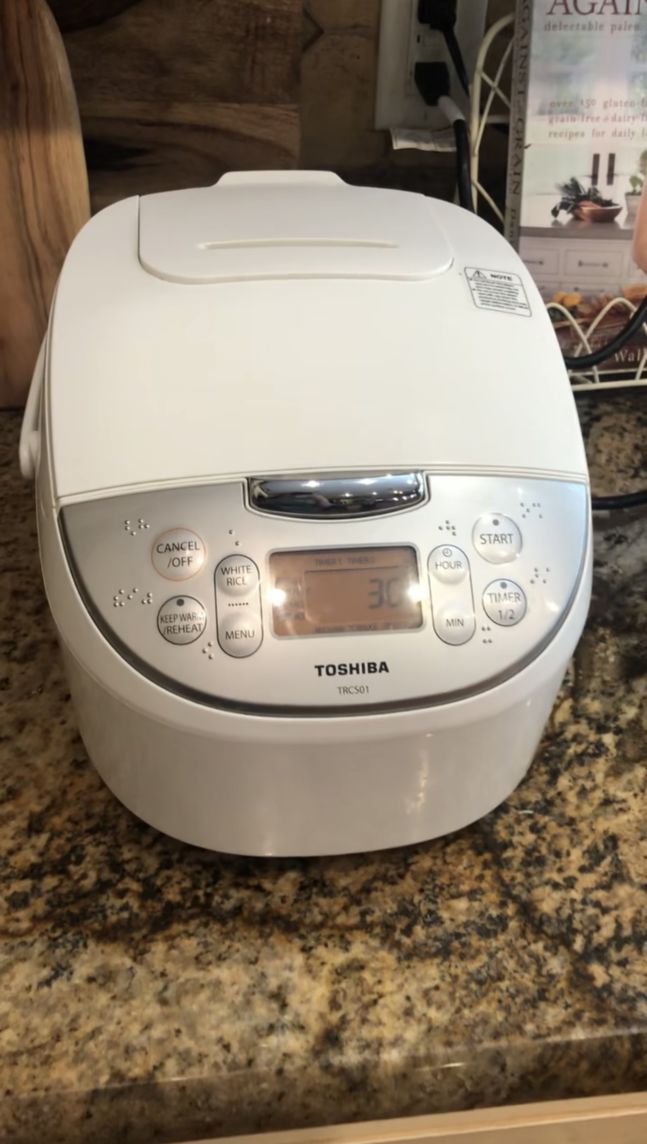 東芝　RC-18RXA-W　4904530136207 Watch Quick review of my Toshiba 6 cup rice cooker on Amazon Live
