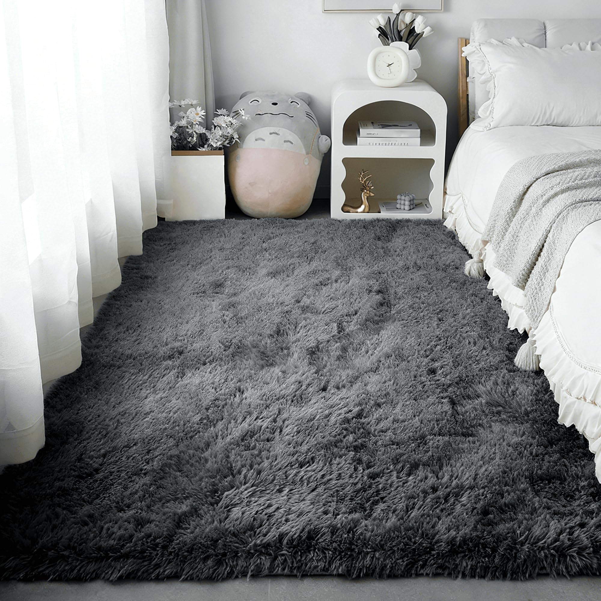 Grand Tapis Salon 140 x 180 cm Pelucheux Poil Long Antidérapant Décoration Moquette Lavable Antidérapant pour Salon, Chambre, Cuisine et Chambre d'enfant, Gris Foncé