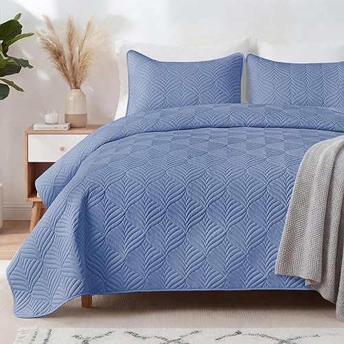 Whale Flotilla Extra Soft Twin Quilt Bedding Set, Lightweight Bluish