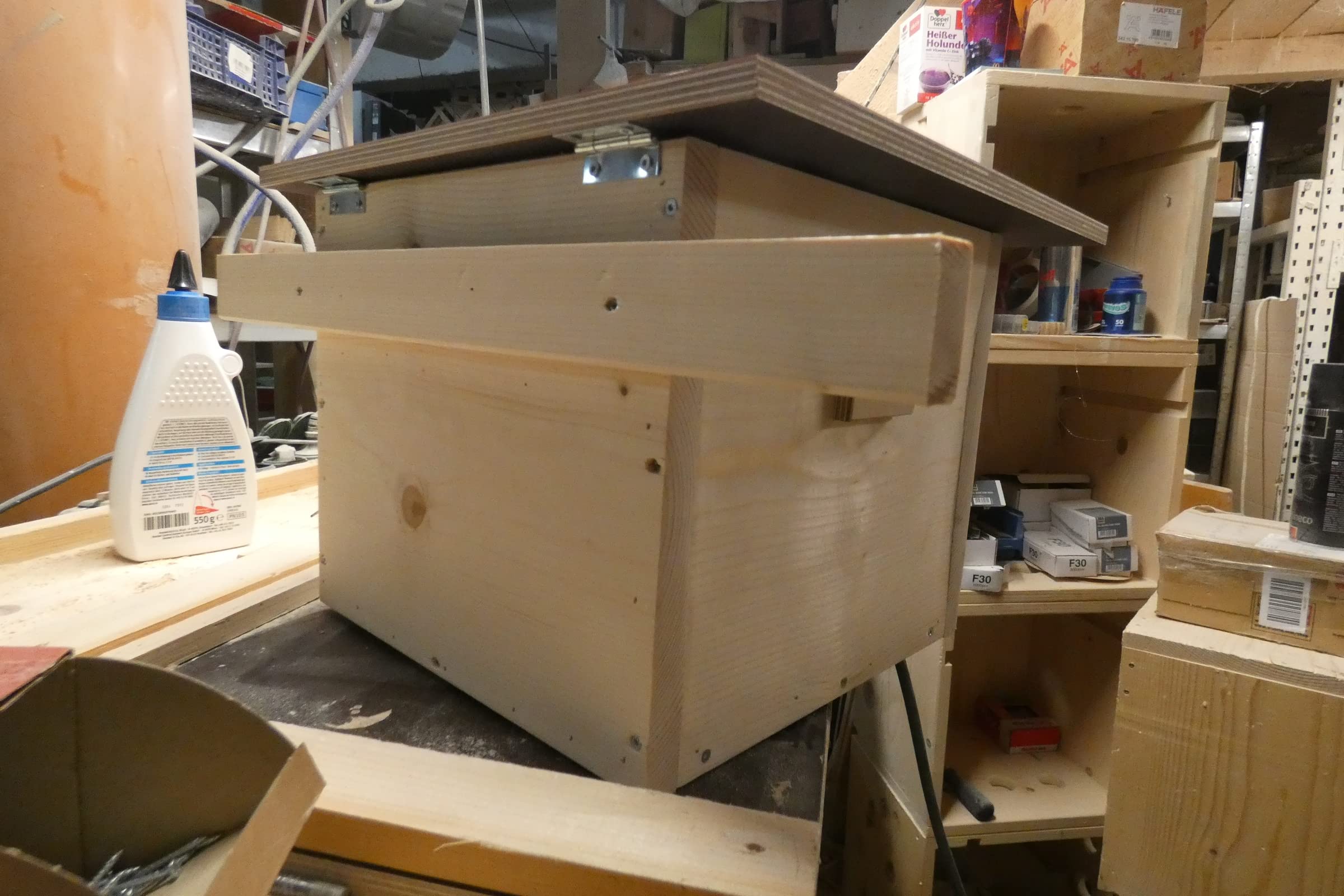 Hummelkasten zum Stellen oder aufhängen, mit Wachsmottensperre, 2X Sichtfenster und Nistmaterial edel geflammt, Wetterfest Bienenhaus Hummelhaus Nistkasten Hummelvilla Bienen Insektenhaus