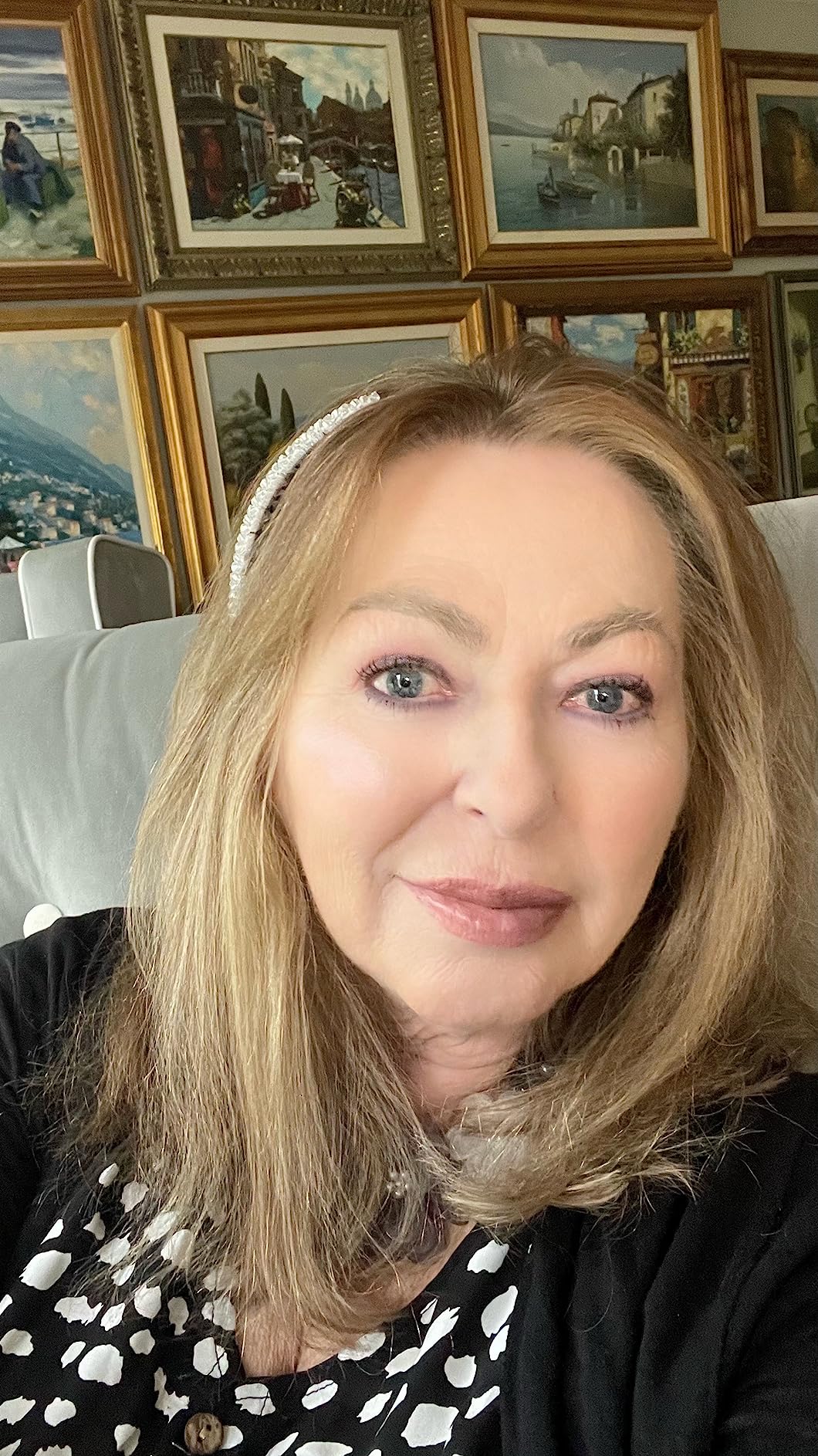 Excelente producto para levantar los párpados y hacer que los ojos parezcan más grandes y brillantes.