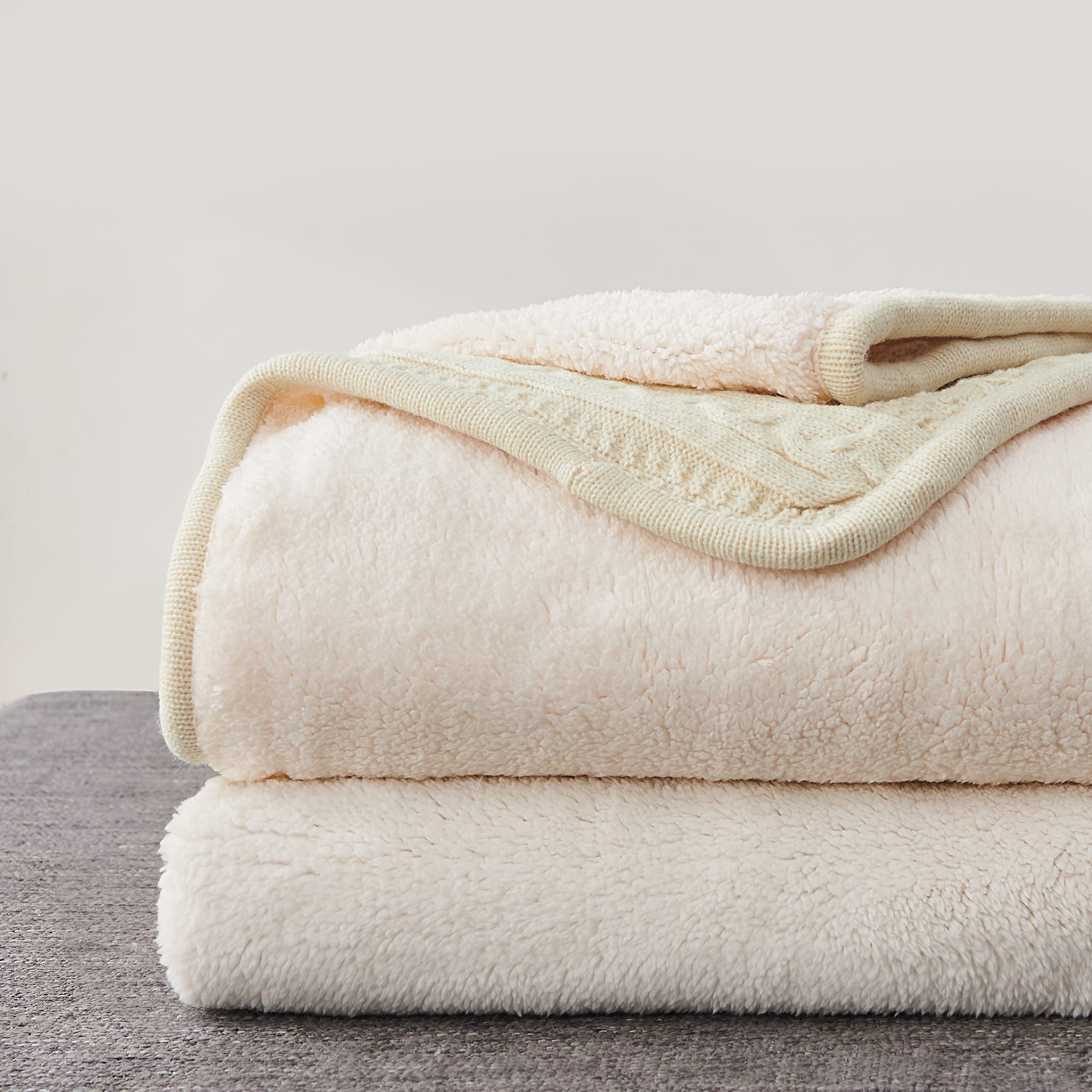 Longhui bedding Manta Sherpa de Punto Trenzado acrílico de 50 x 63 Pulgadas, Gruesa, Suave, Grande, acogedora Manta de Forro Polar Beige para sofá, Cama, Colcha Grande para Todas Las Estaciones