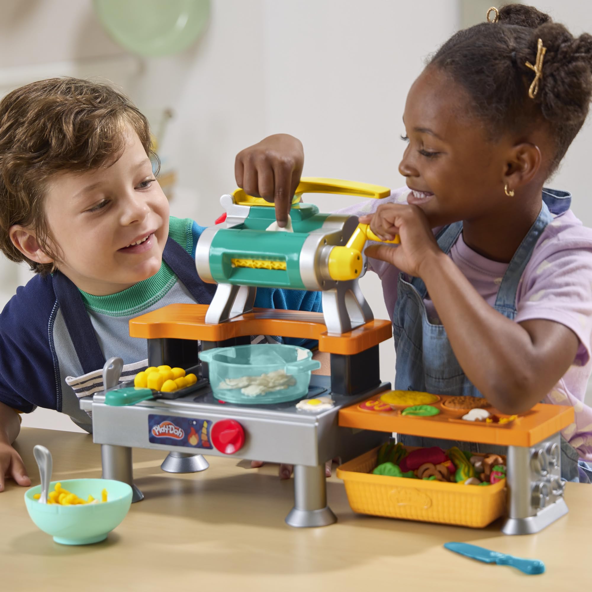 Play-Doh, La Cocina de los Minichefs, Sonidos de Cocina de Juguete realistas, Más de 25 Alimentos de Juguete Que Crear, Manualidades Infantiles, A Partir de 3 años