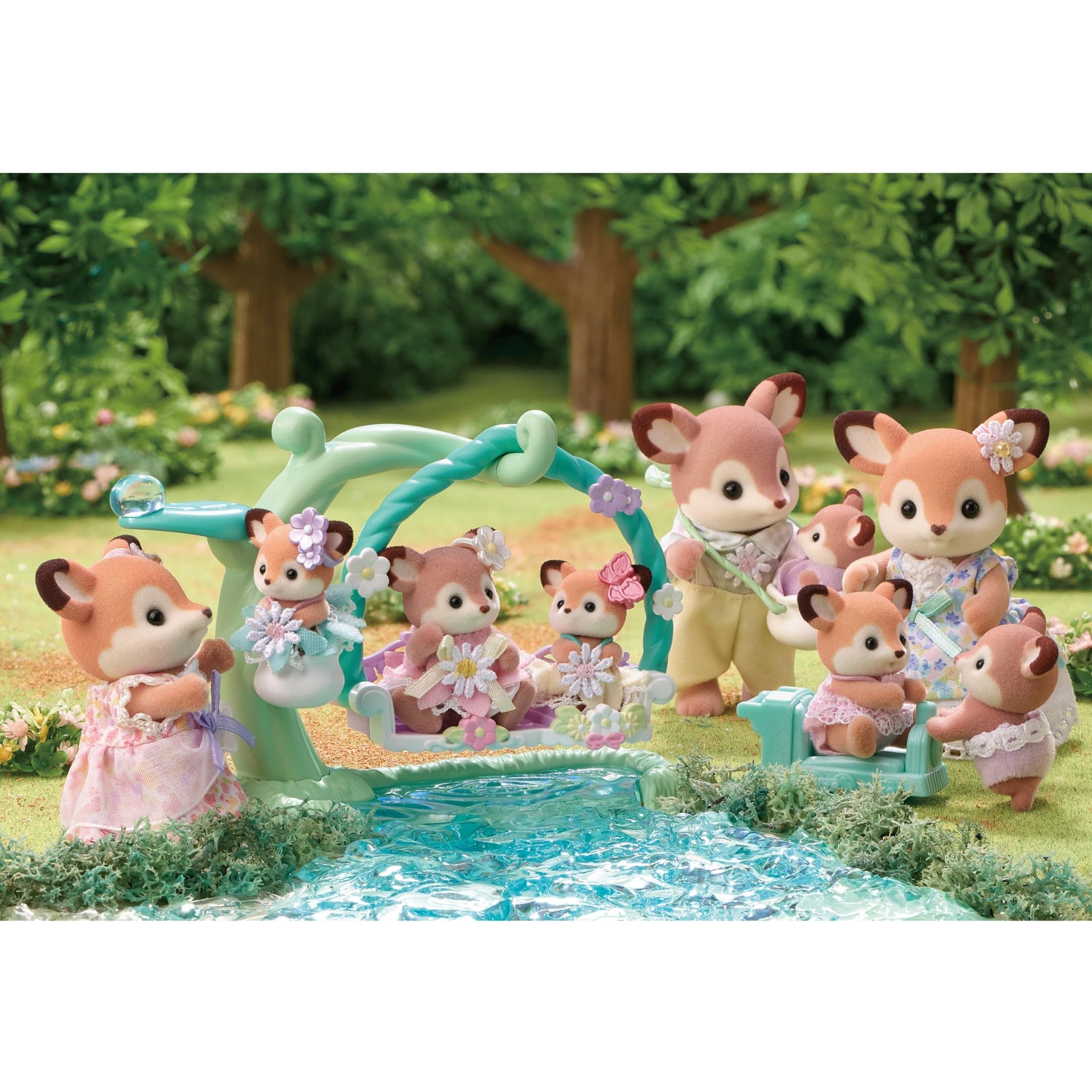 Sylvanian Families - La Famiglia Cervo – Set di 4 Personaggi con Abiti Floreali, Orecchie Grandi e Bebè in Fascia – Modello 5799