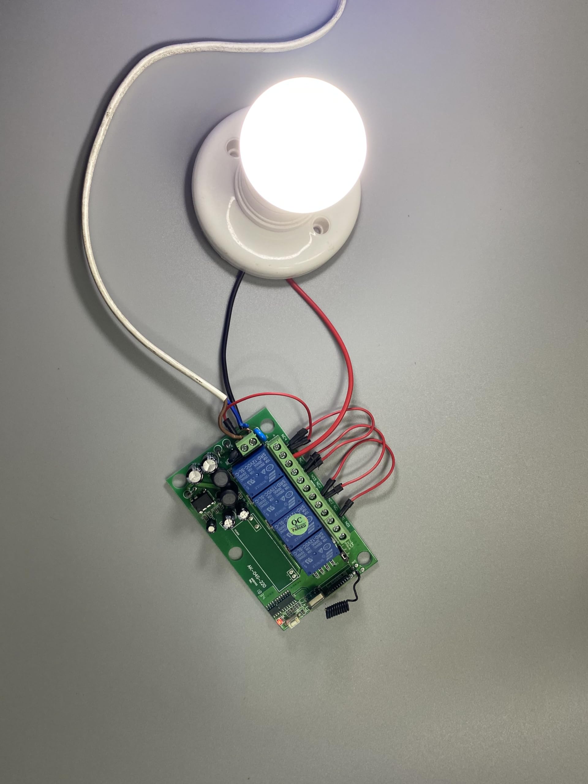 220V 230V 4CH Télécommande Sans Fil Commutateur de Contrôle Relais de Contrôle 433MHz 4 Canaux avec 4 Émetteurs Récepteur Universel Portes de Garage Fenêtres Moteur AC 110V 250